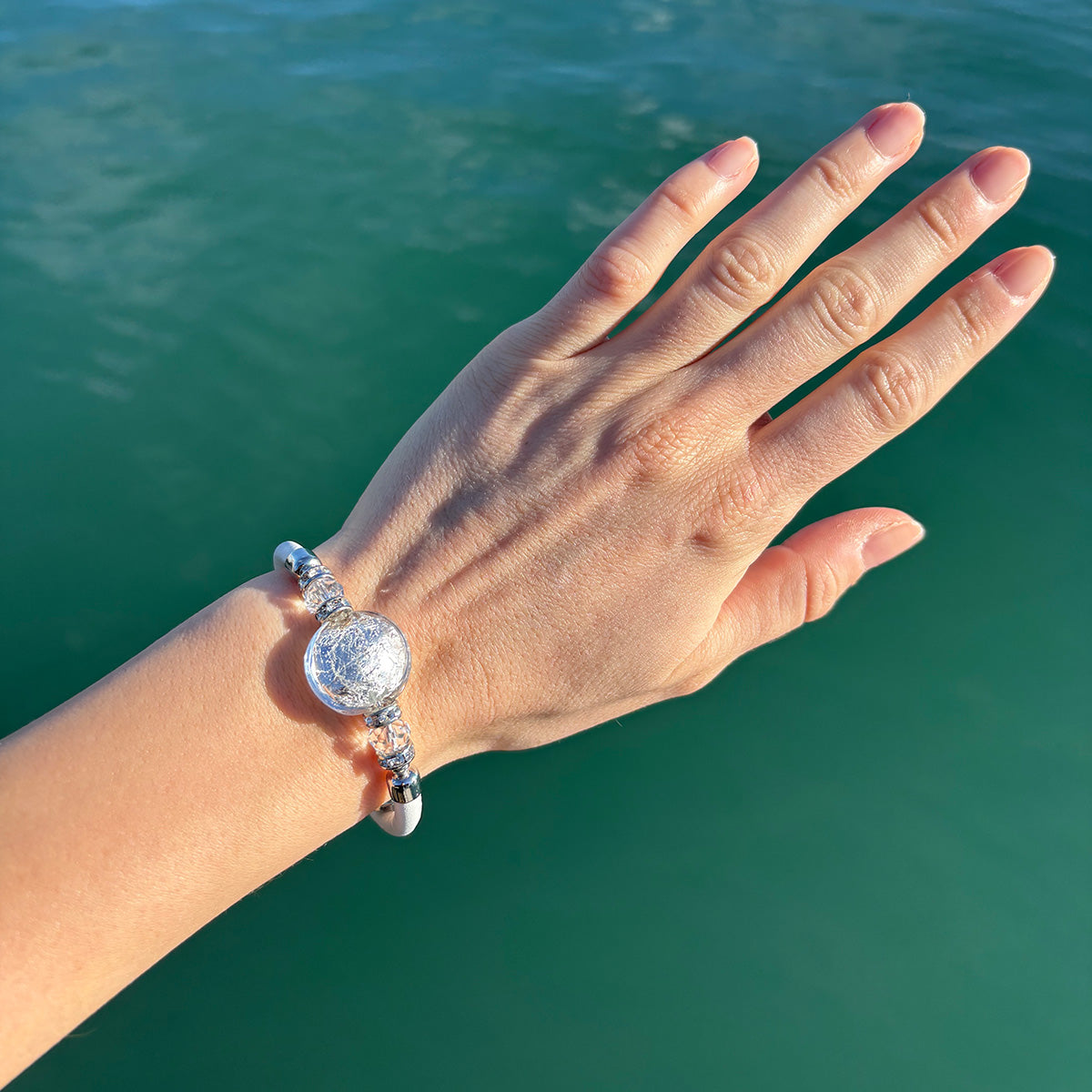 Bracciale con perle in vetro di Murano bianco