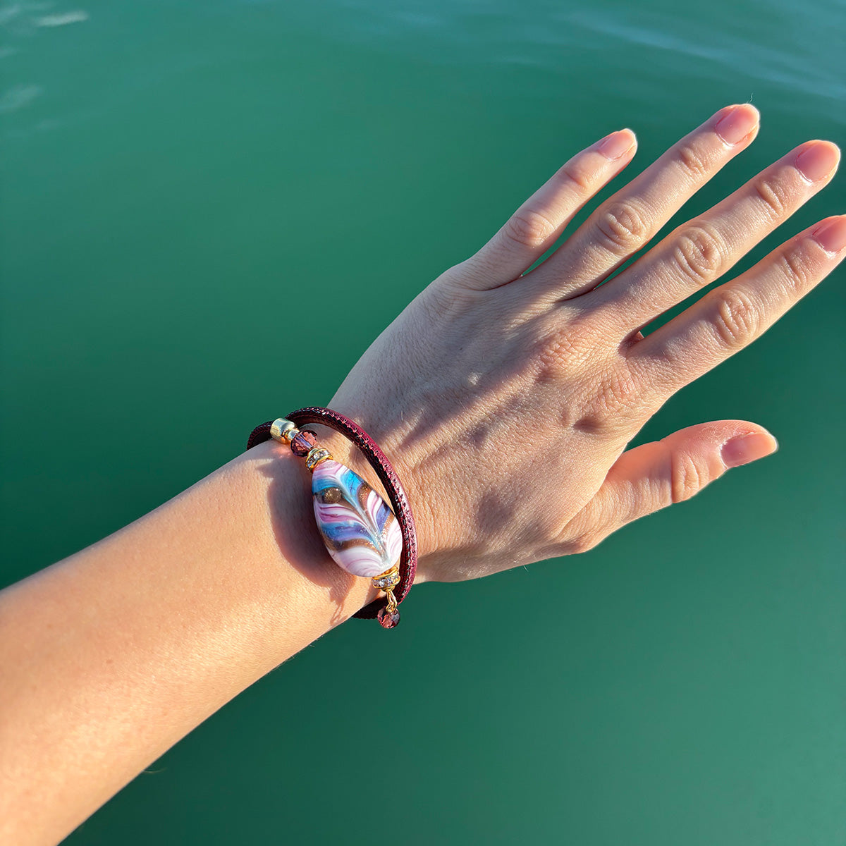 Bracciale con perle in vetro di Murano bordeaux