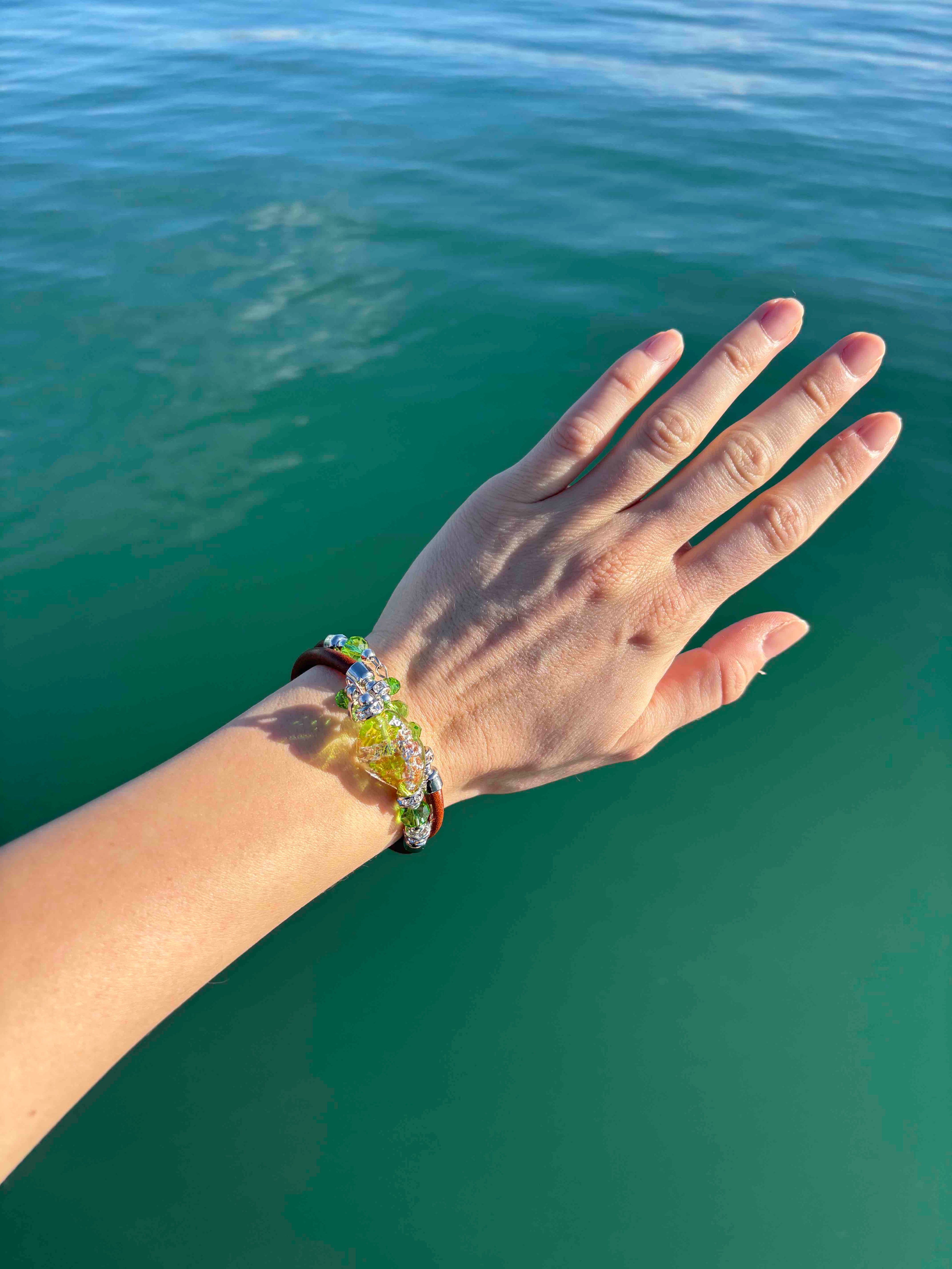 Bracciale con perle in vetro di Murano verde e oro