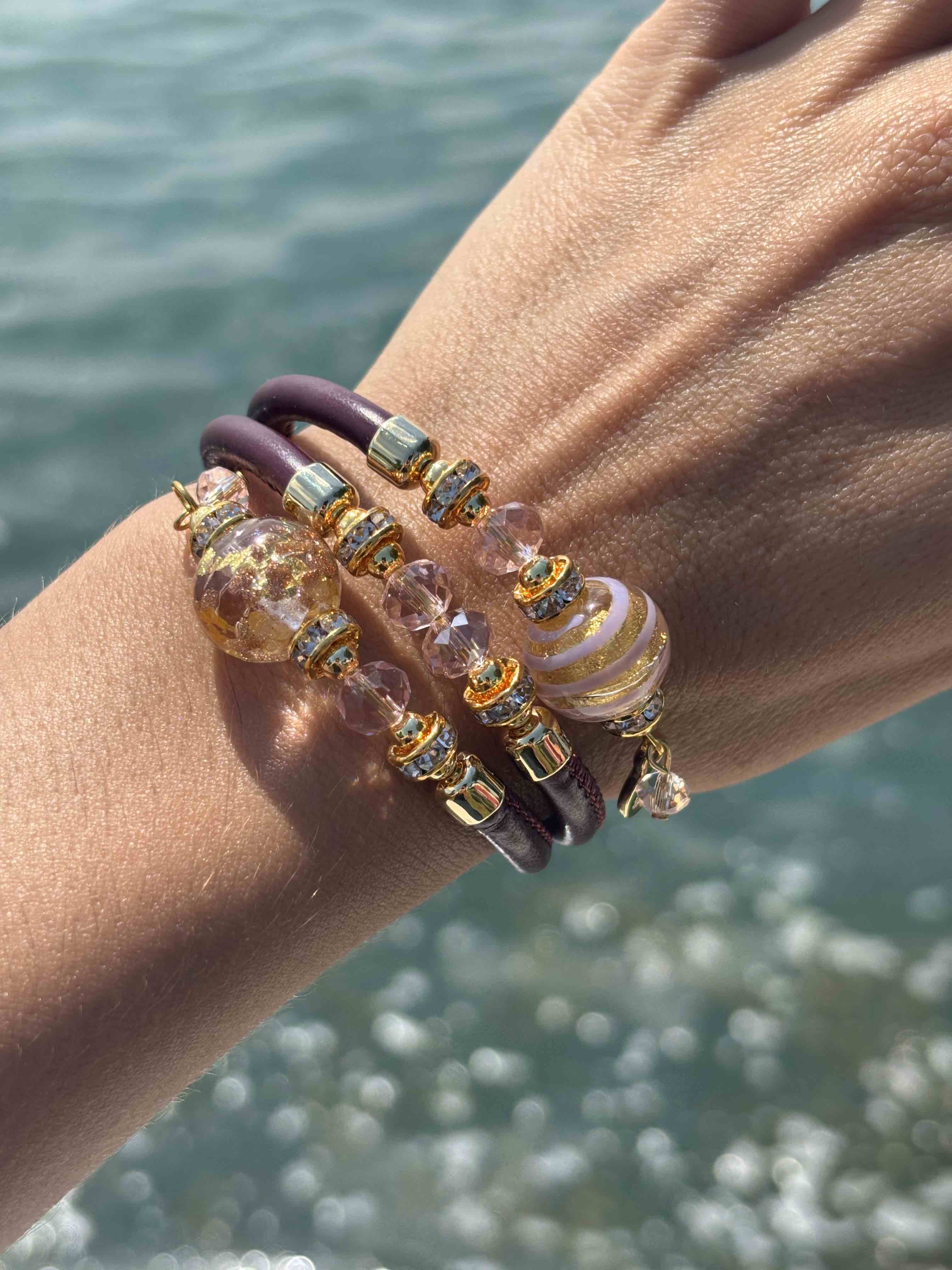 Bracciale con perle in vetro di Murano rosa, borgogna e oro