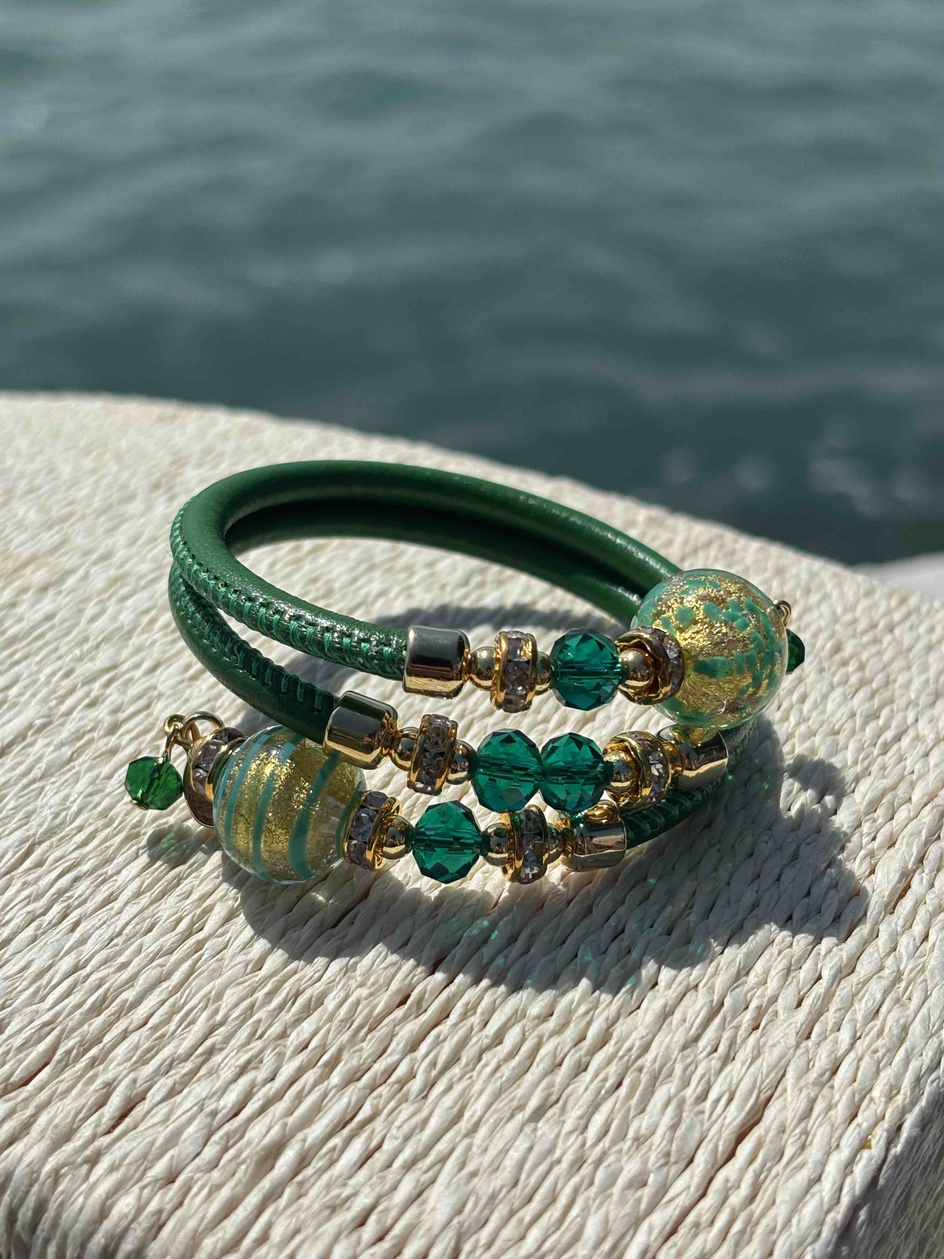 Bracciale con perle in vetro di Murano verde e oro