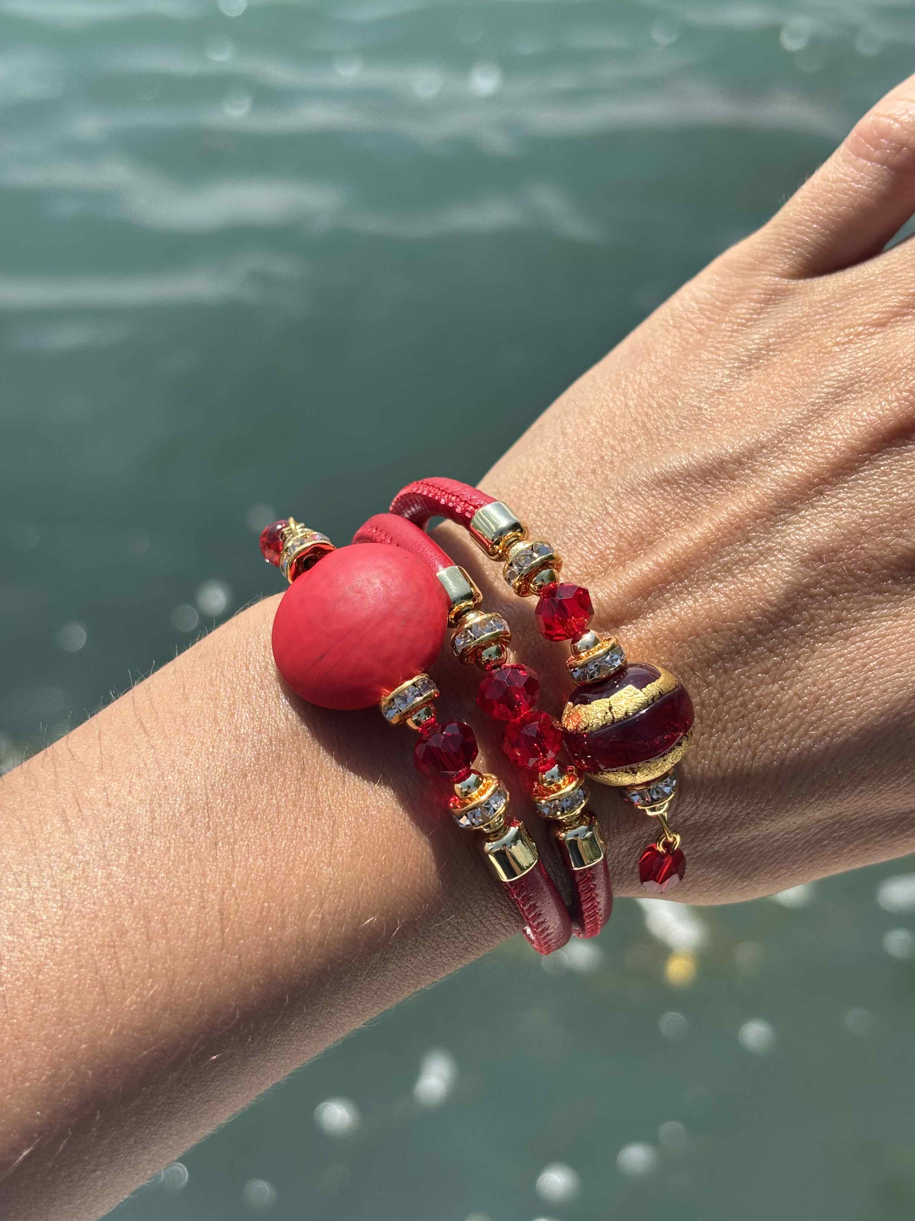 Bracciale con perle in vetro di Murano rosso e oro