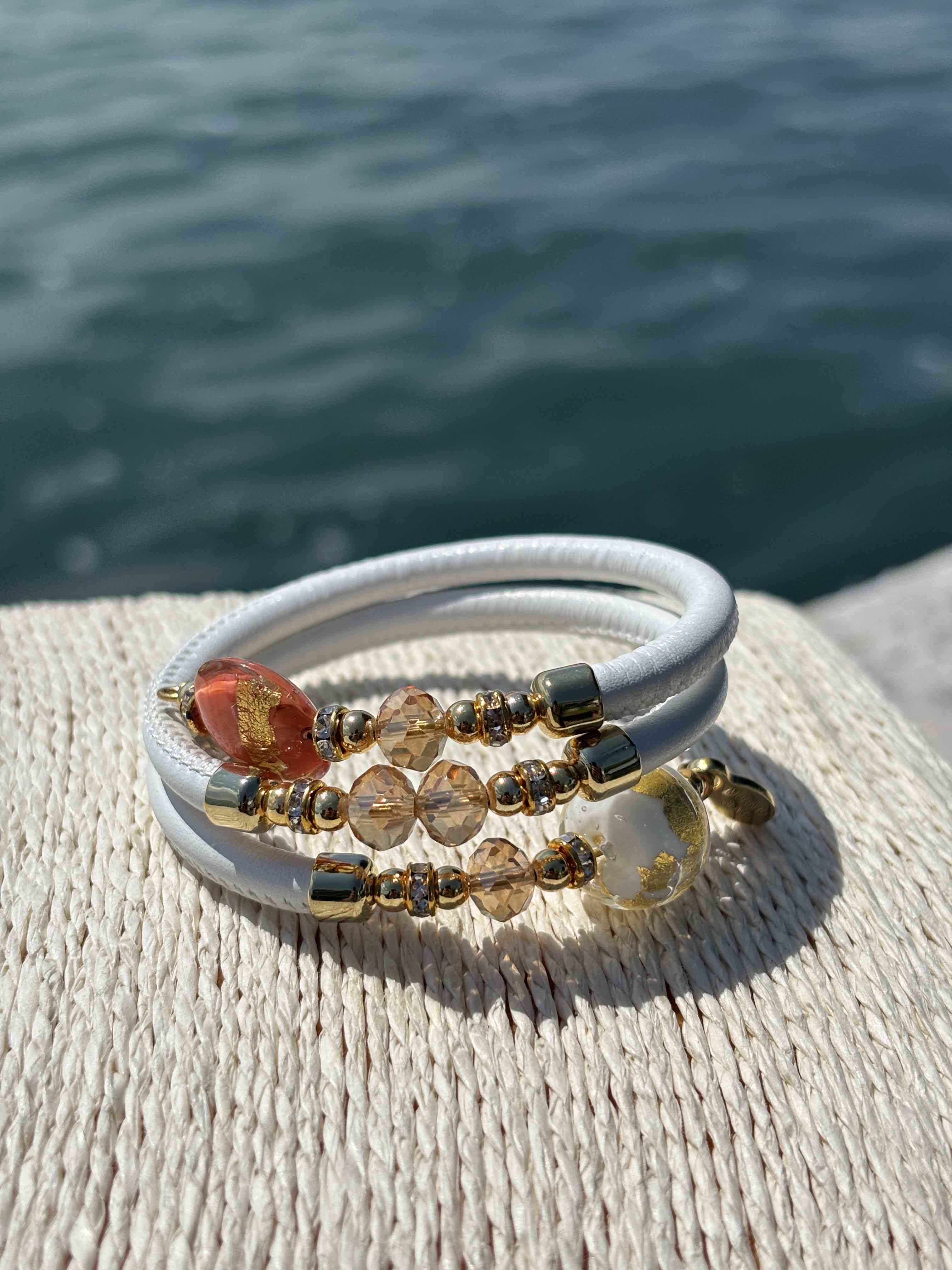Bracciale con perle in vetro di Murano bianco e oro