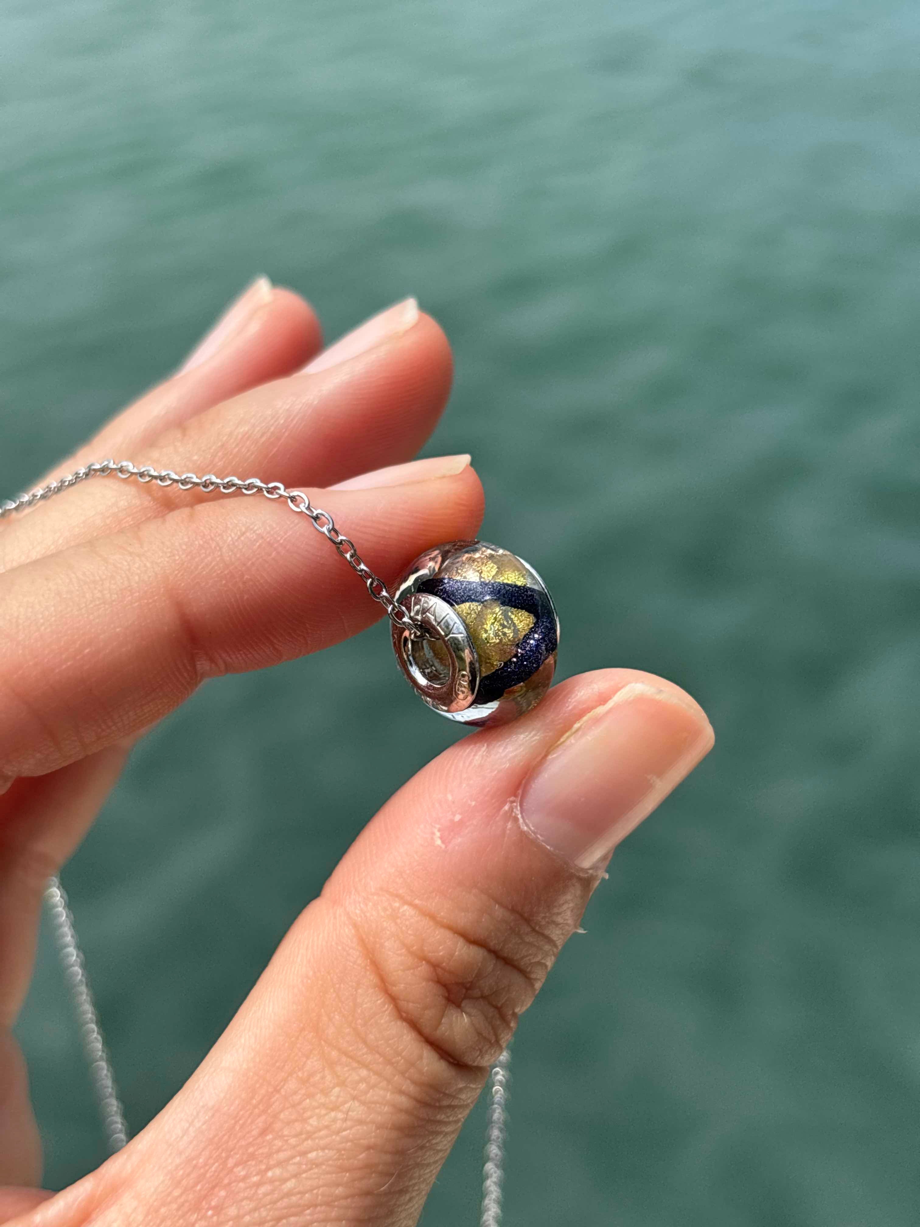 Charm in vetro di Murano e Argento 925 - color blu scuro e oro