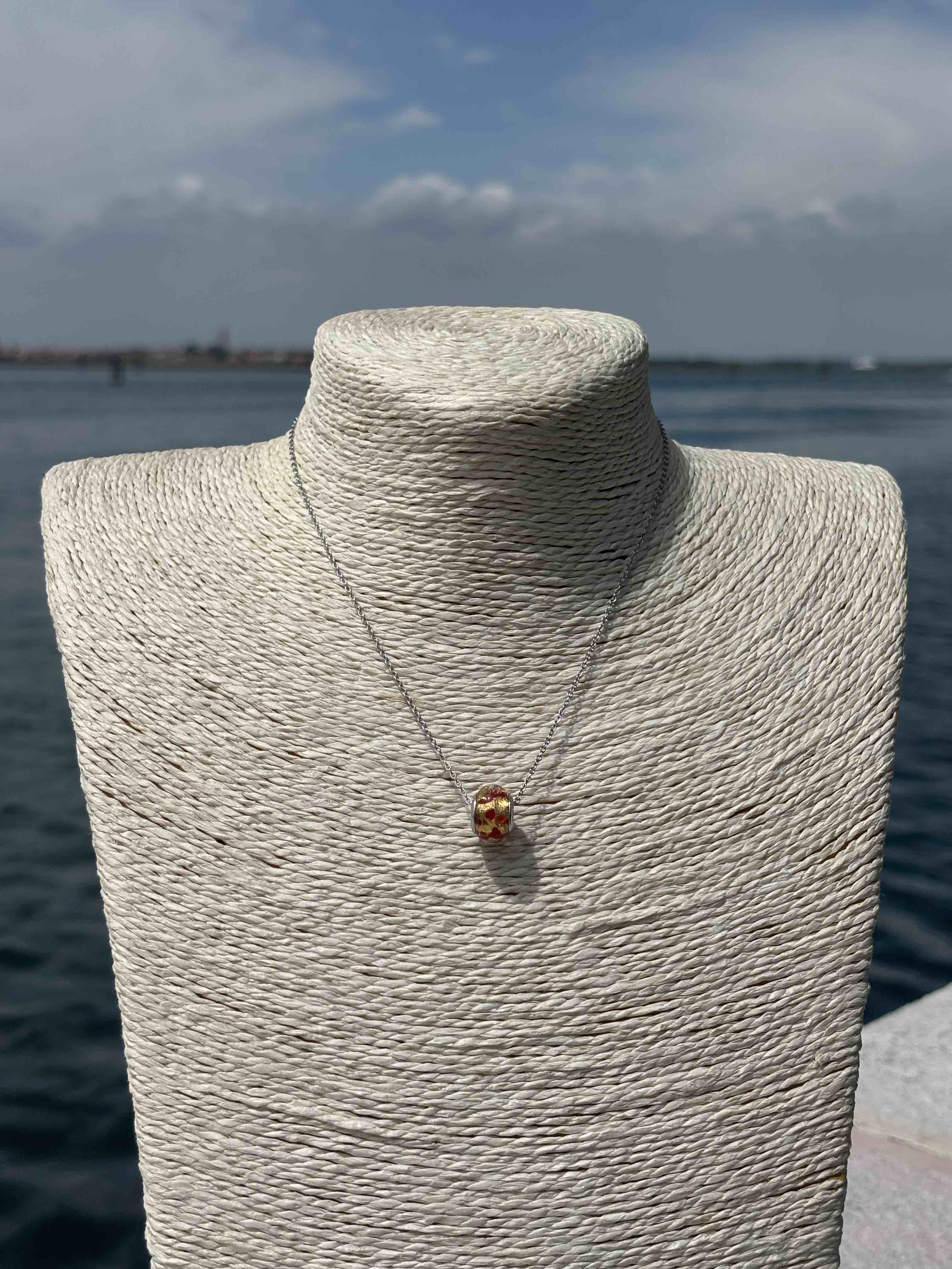 Charm in vetro di Murano. eArgento 925 - color rosso e oro