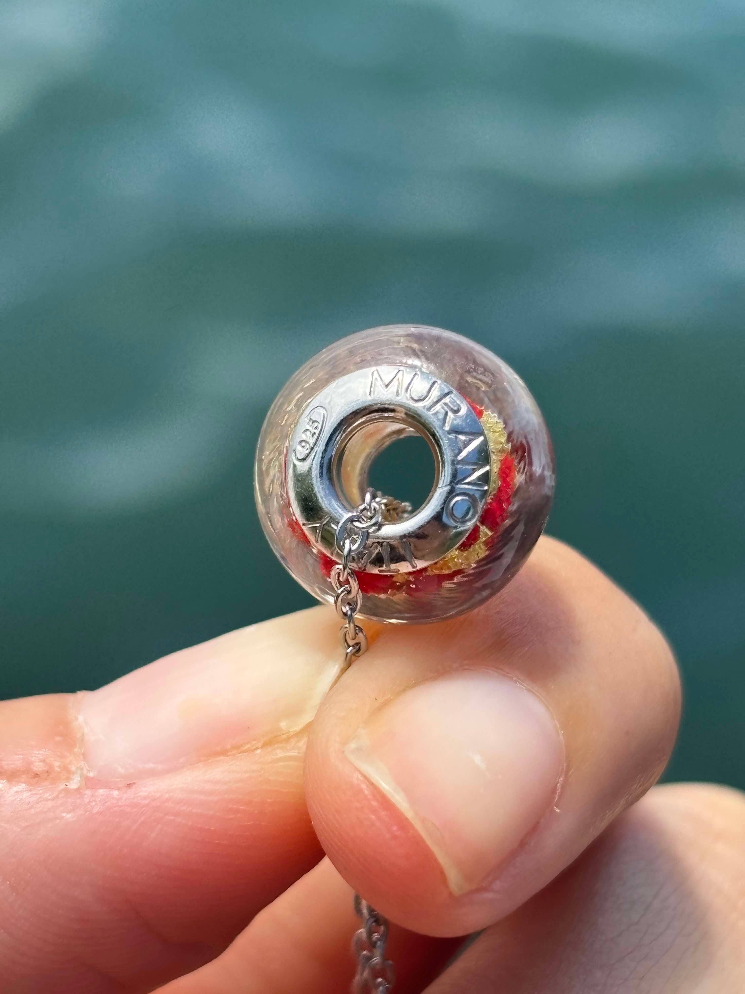 Charm in vetro di Murano. eArgento 925 - color rosso e oro