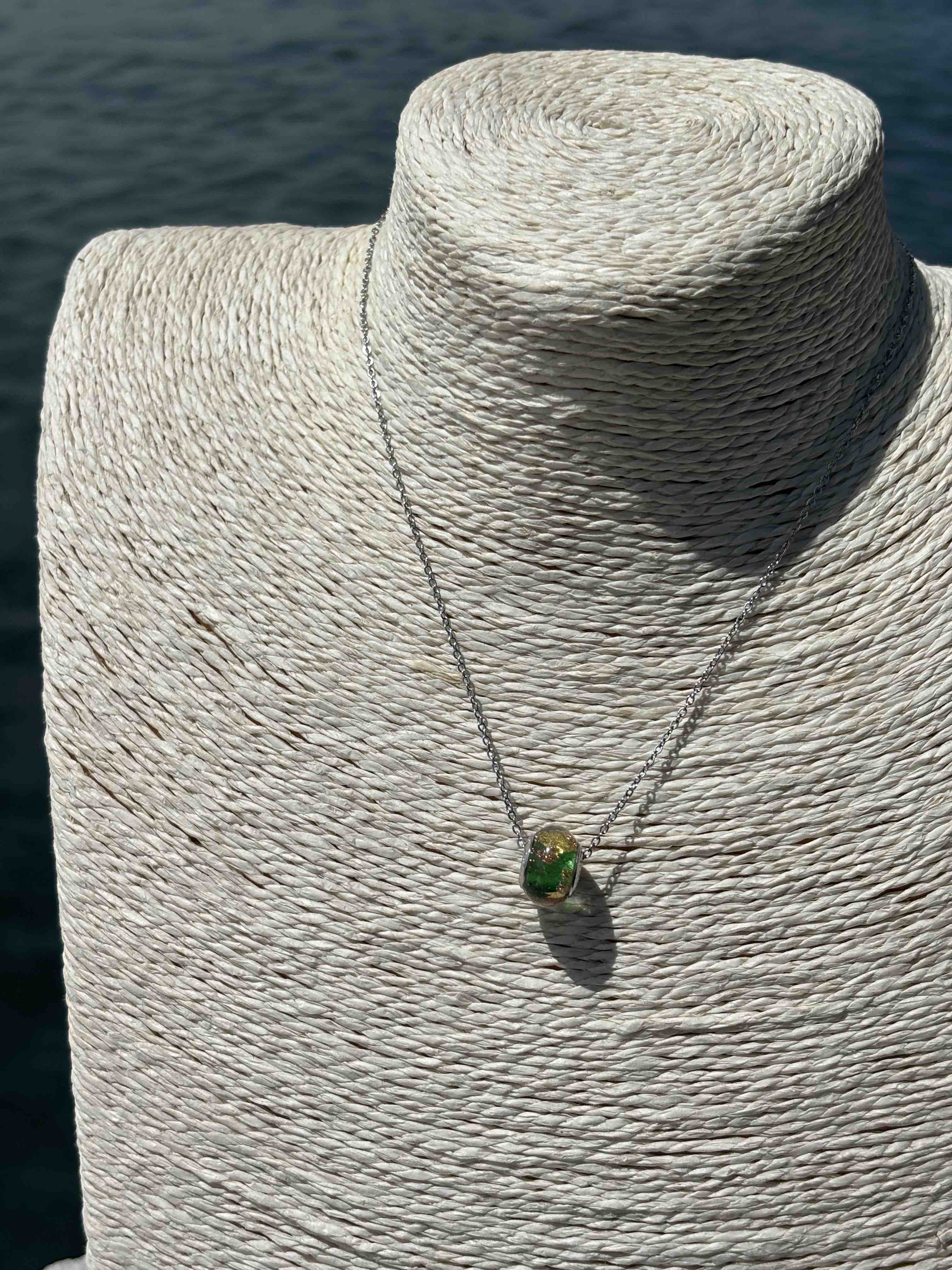 Charm in vetro di Murano e Argento 925 - color verde, oro e avventurina