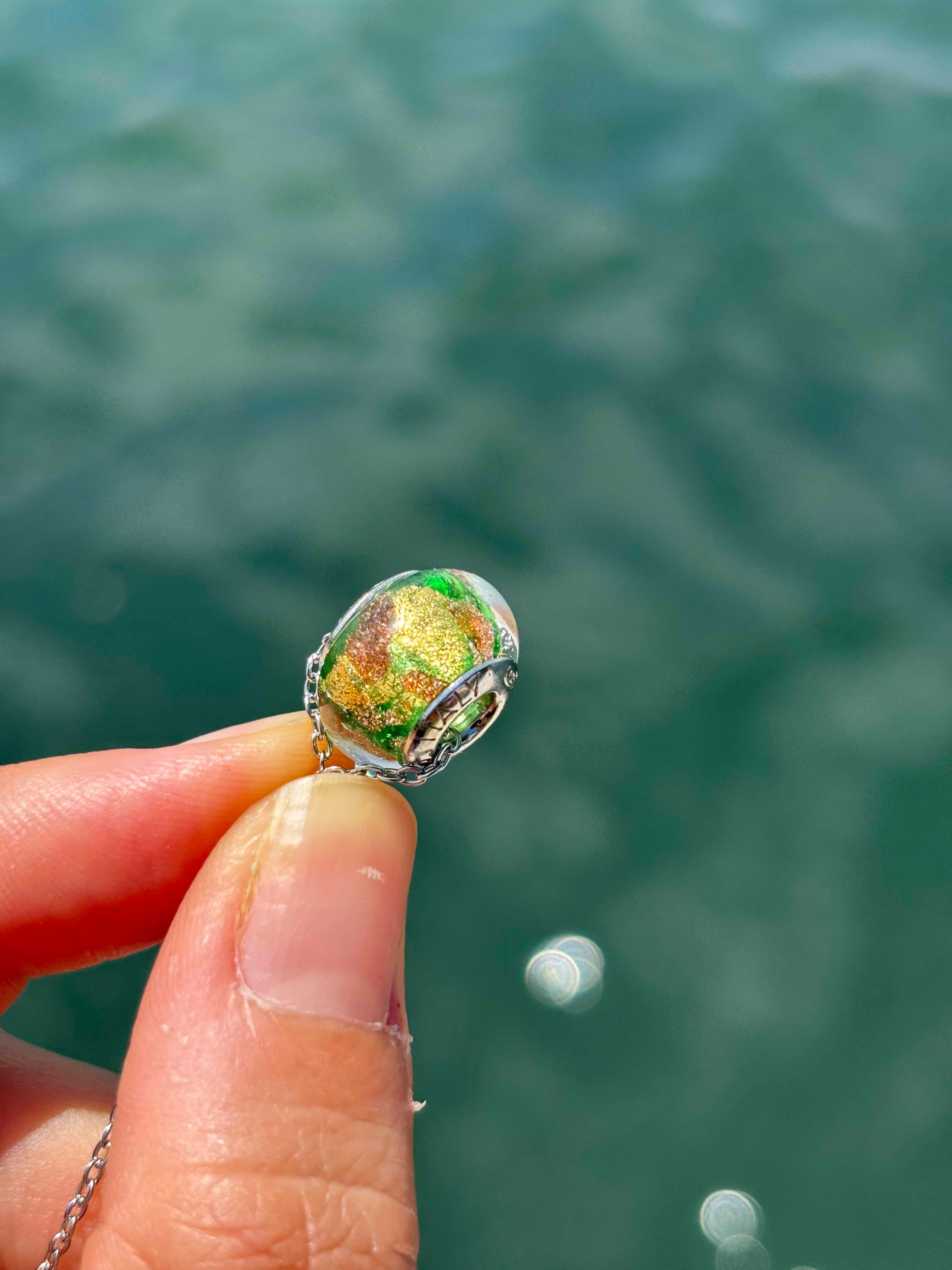 Charm in vetro di Murano e Argento 925 - color verde, oro e avventurina