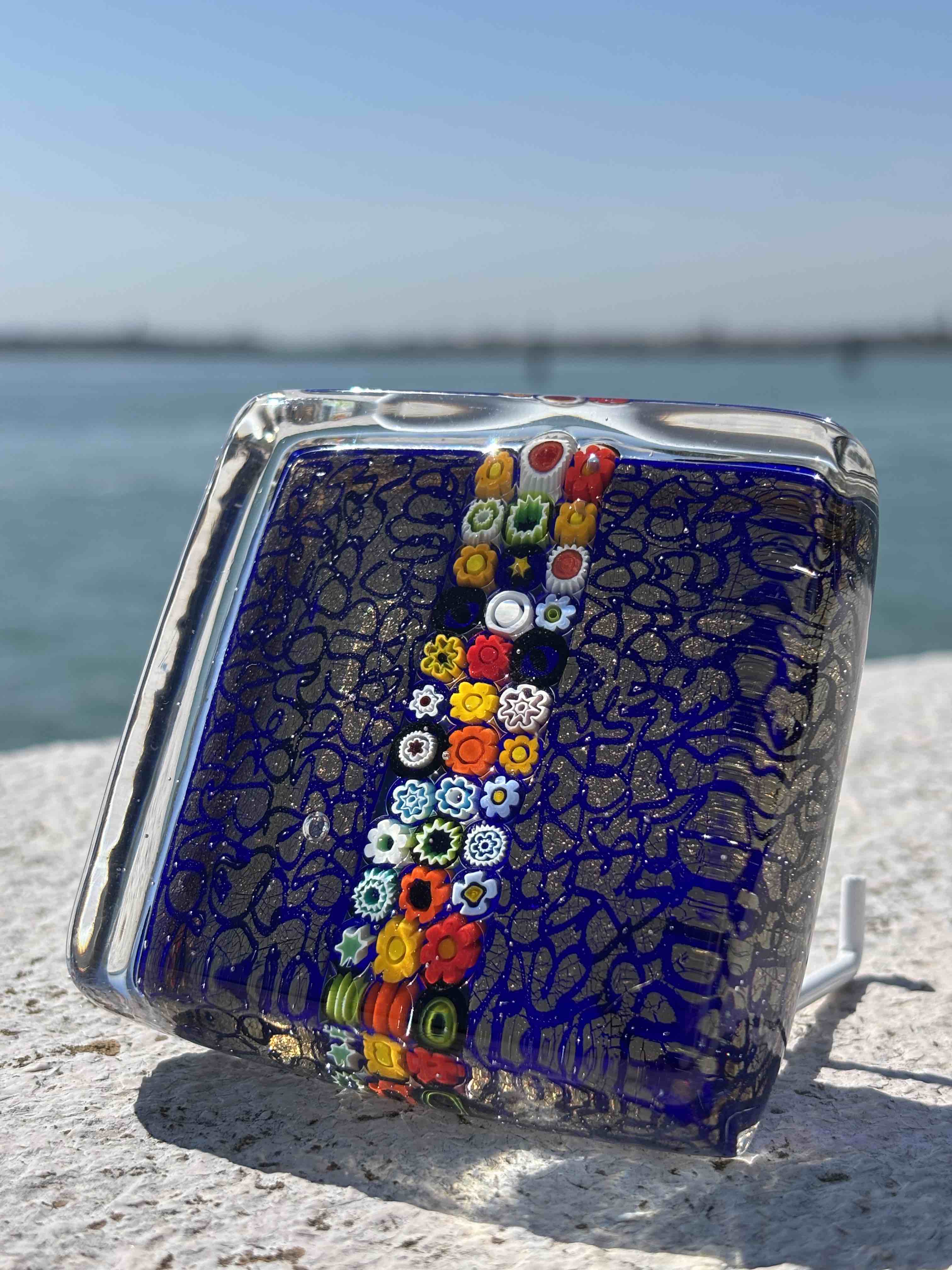 Fermacarte in vetro di Murano blu con Murrine colorate