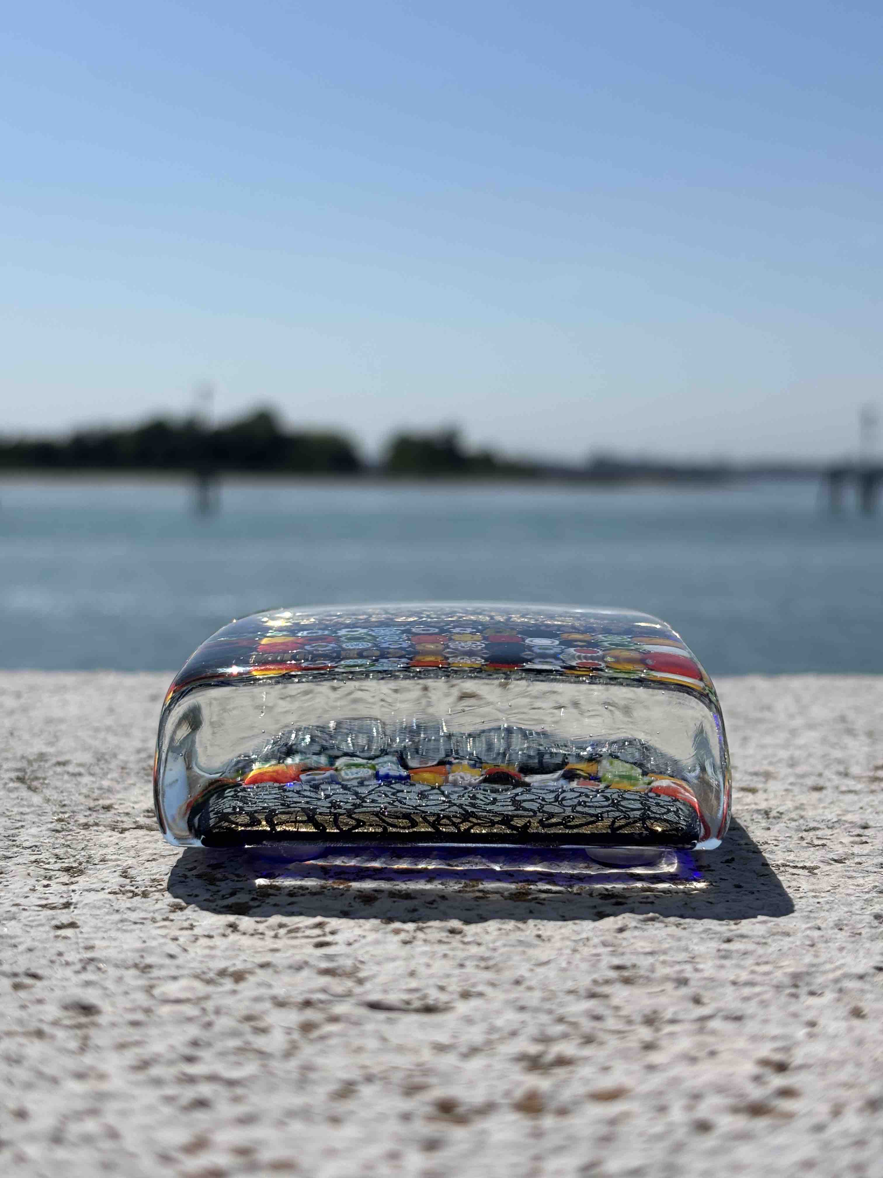 Fermacarte in vetro di Murano blu con Murrine colorate