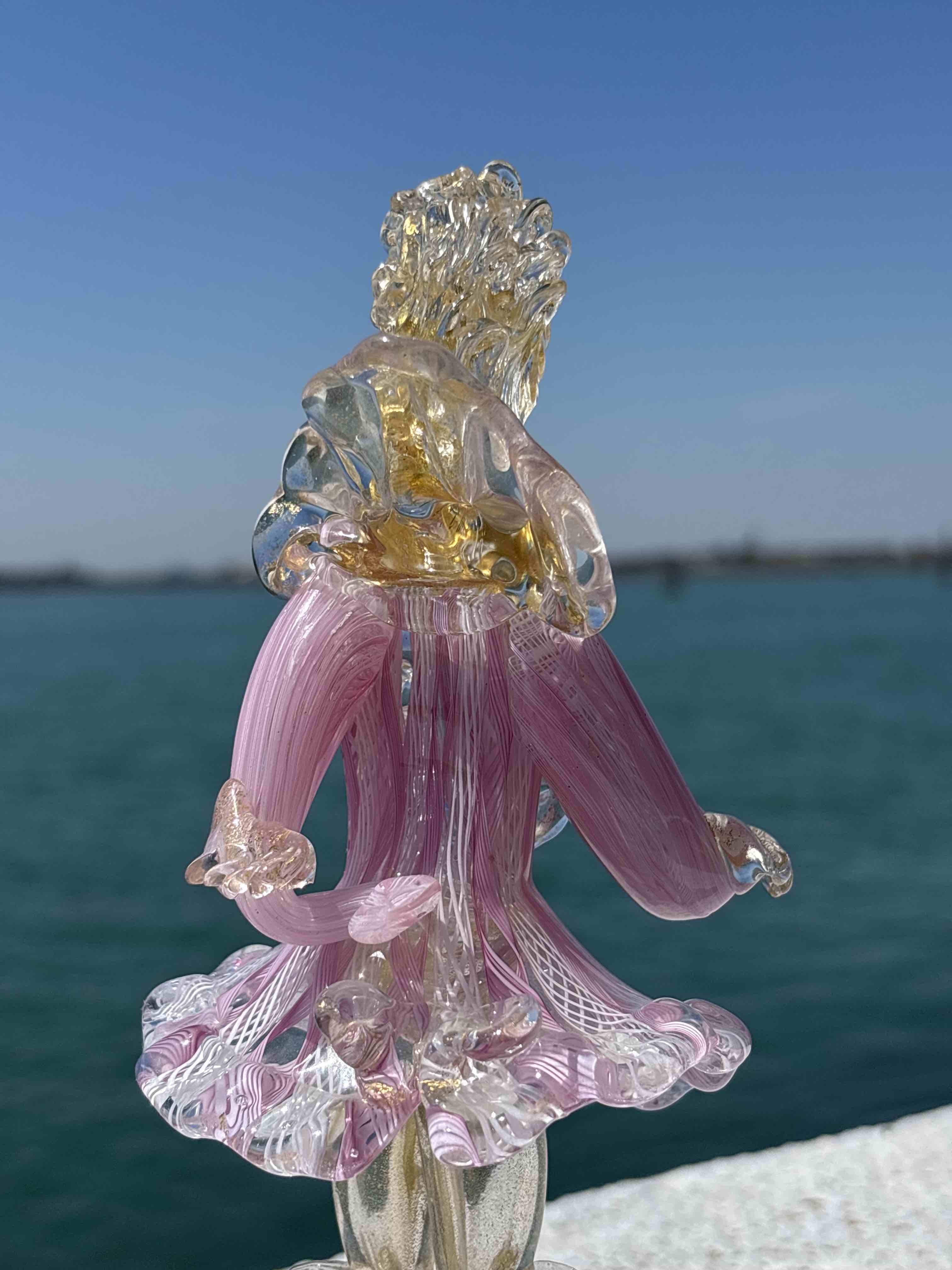 Dama veneziana in vetro di Murano rosa con foglia d'oro