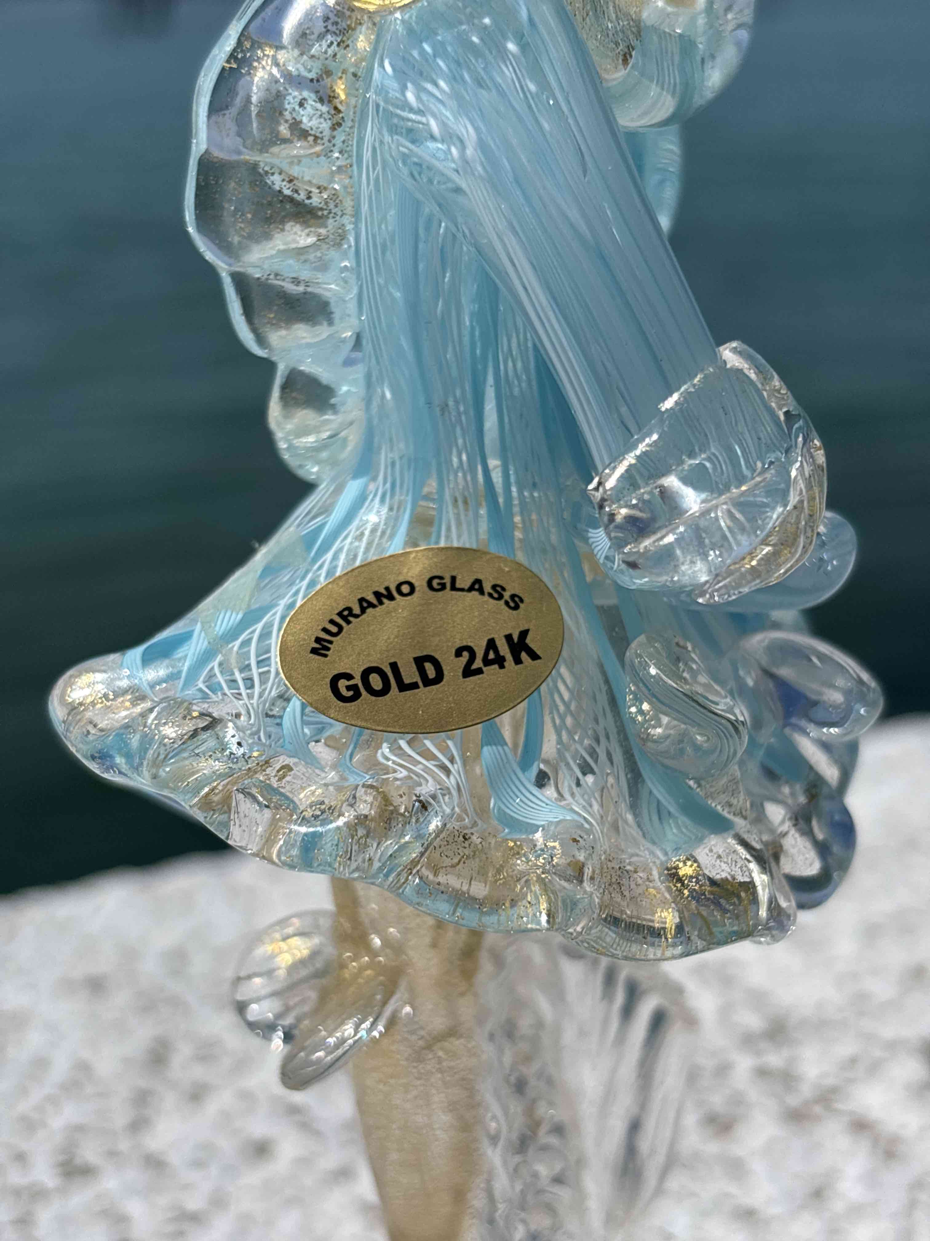 Dama veneziana in vetro di Murano azzurro con foglia d'oro