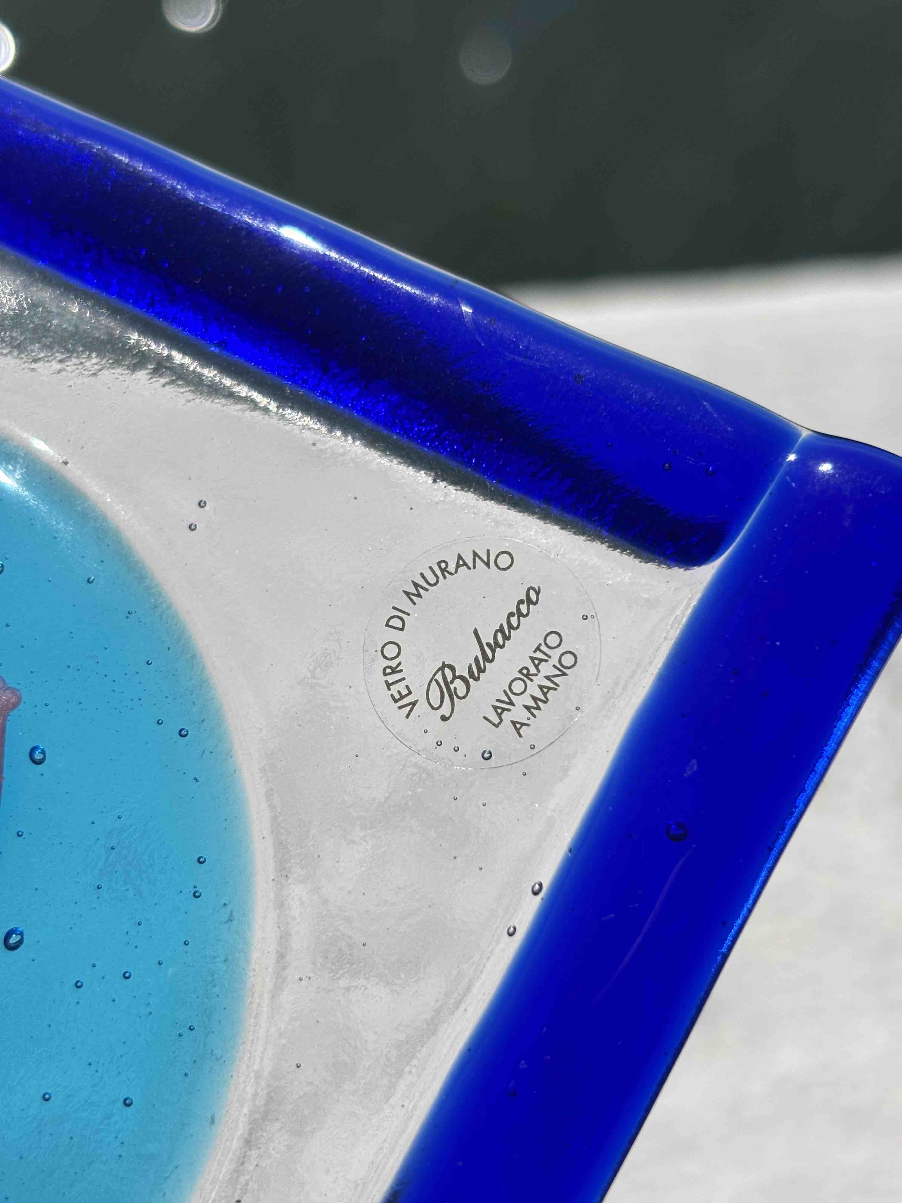 Cornice decorativa in vetro di Murano - color blu con pesci rossi
