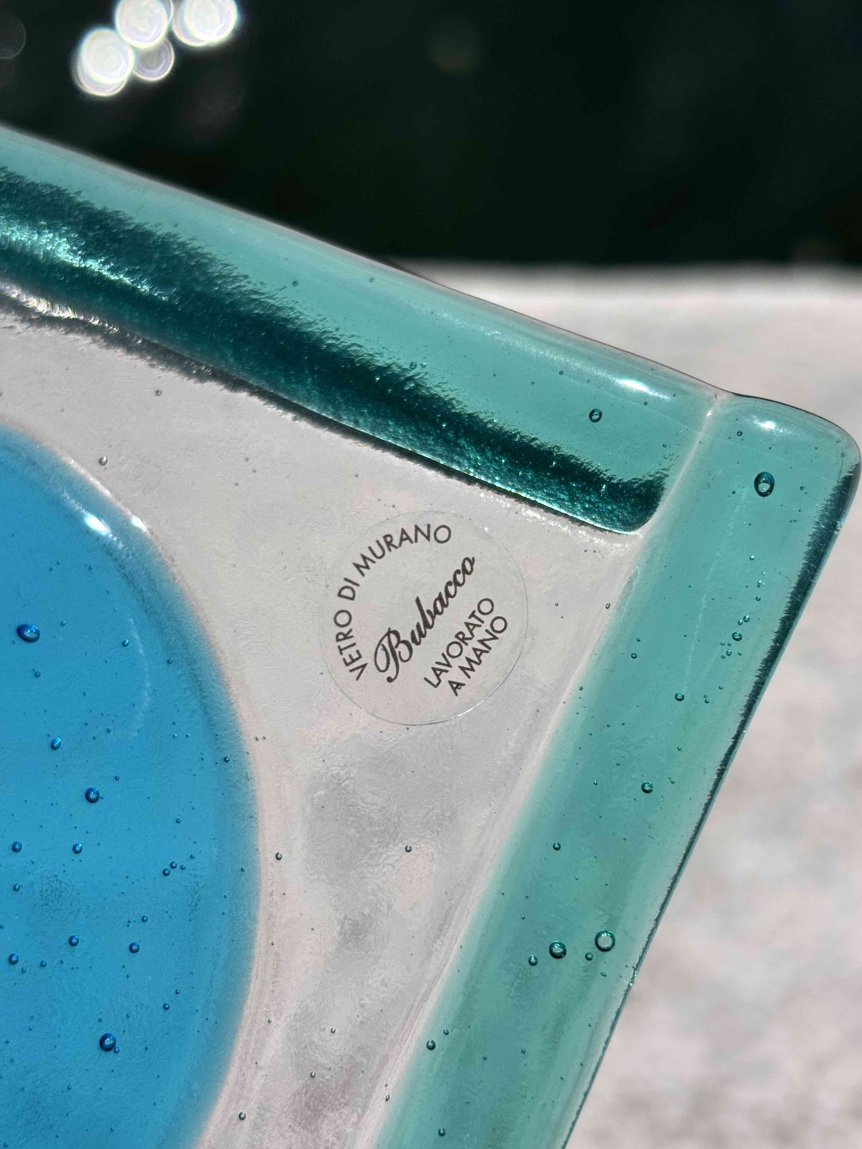 Cornice decorativa in vetro di Murano - color azzurro con pesci colorati