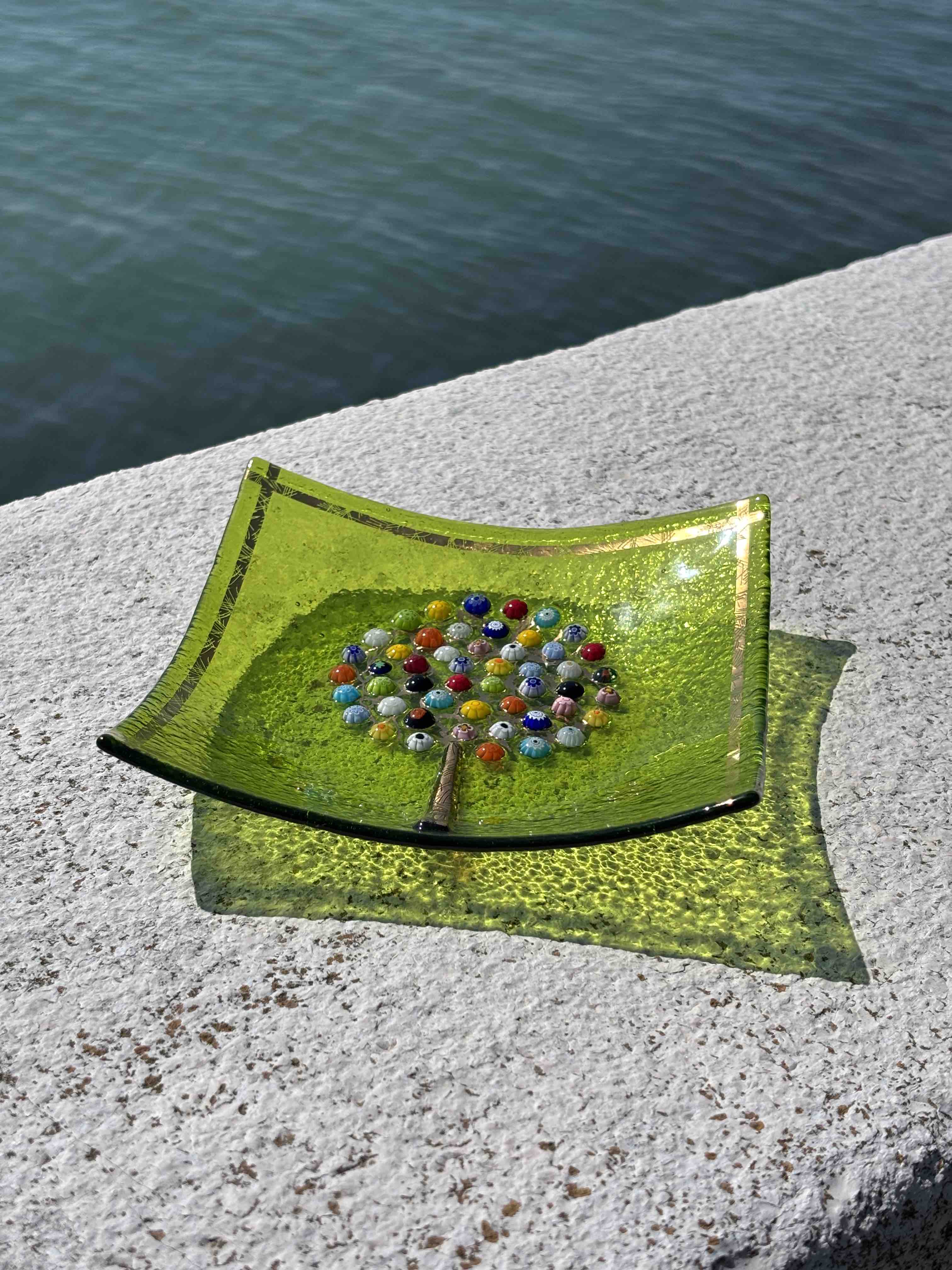 Piatto quadrato in autentico vetro di Murano verde con decorazione di Murrine