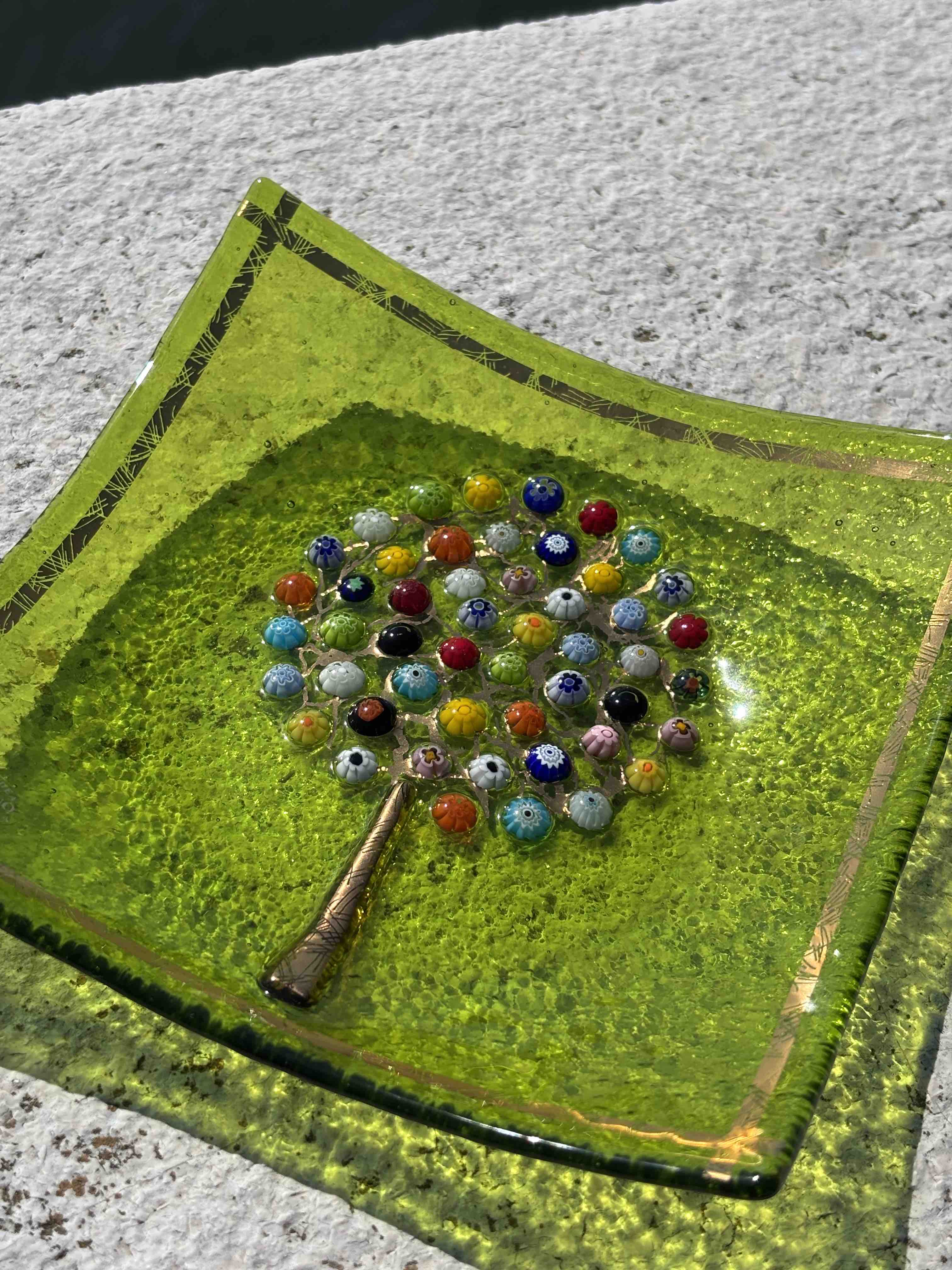 Piatto quadrato in autentico vetro di Murano verde con decorazione di Murrine