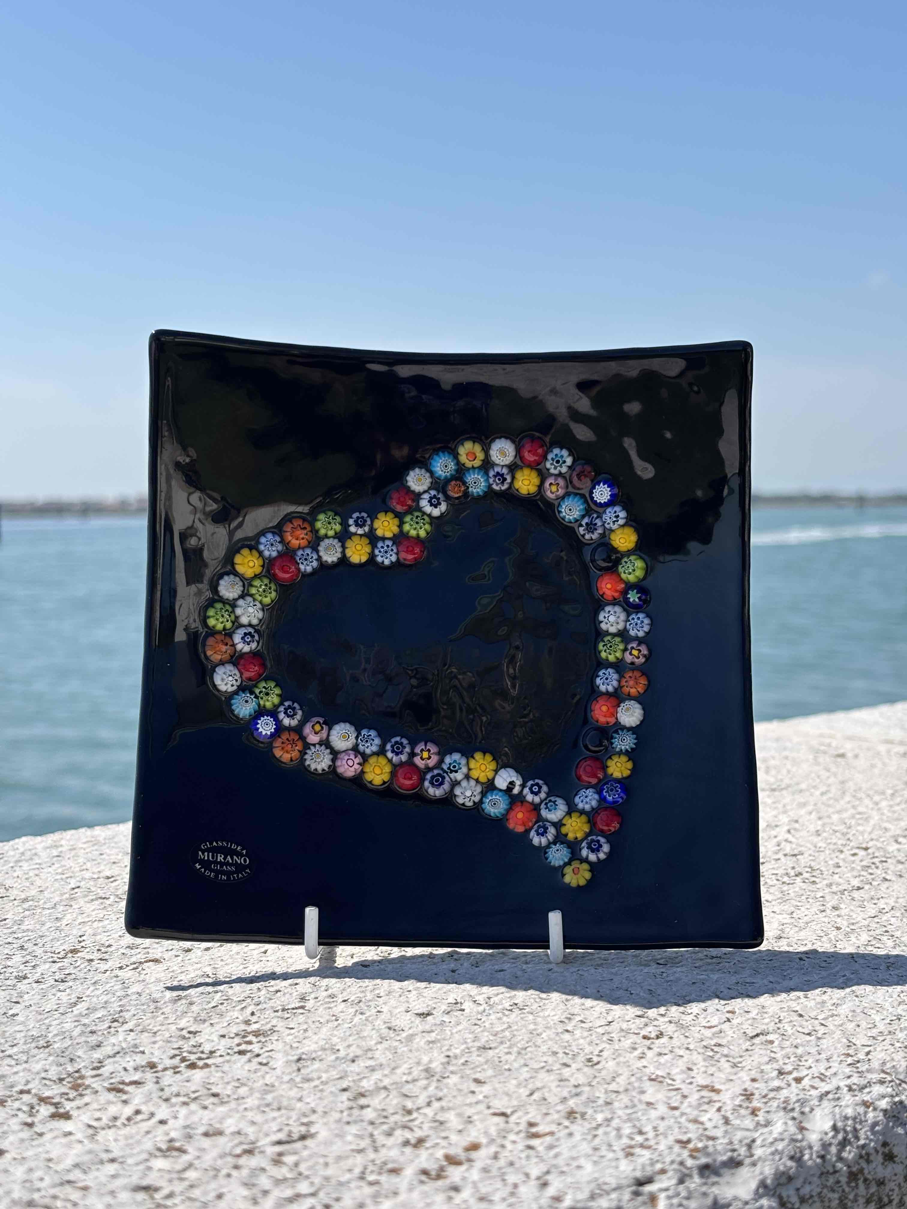 Piatto quadrato in autentico vetro di Murano nero con decorazione di Murrine