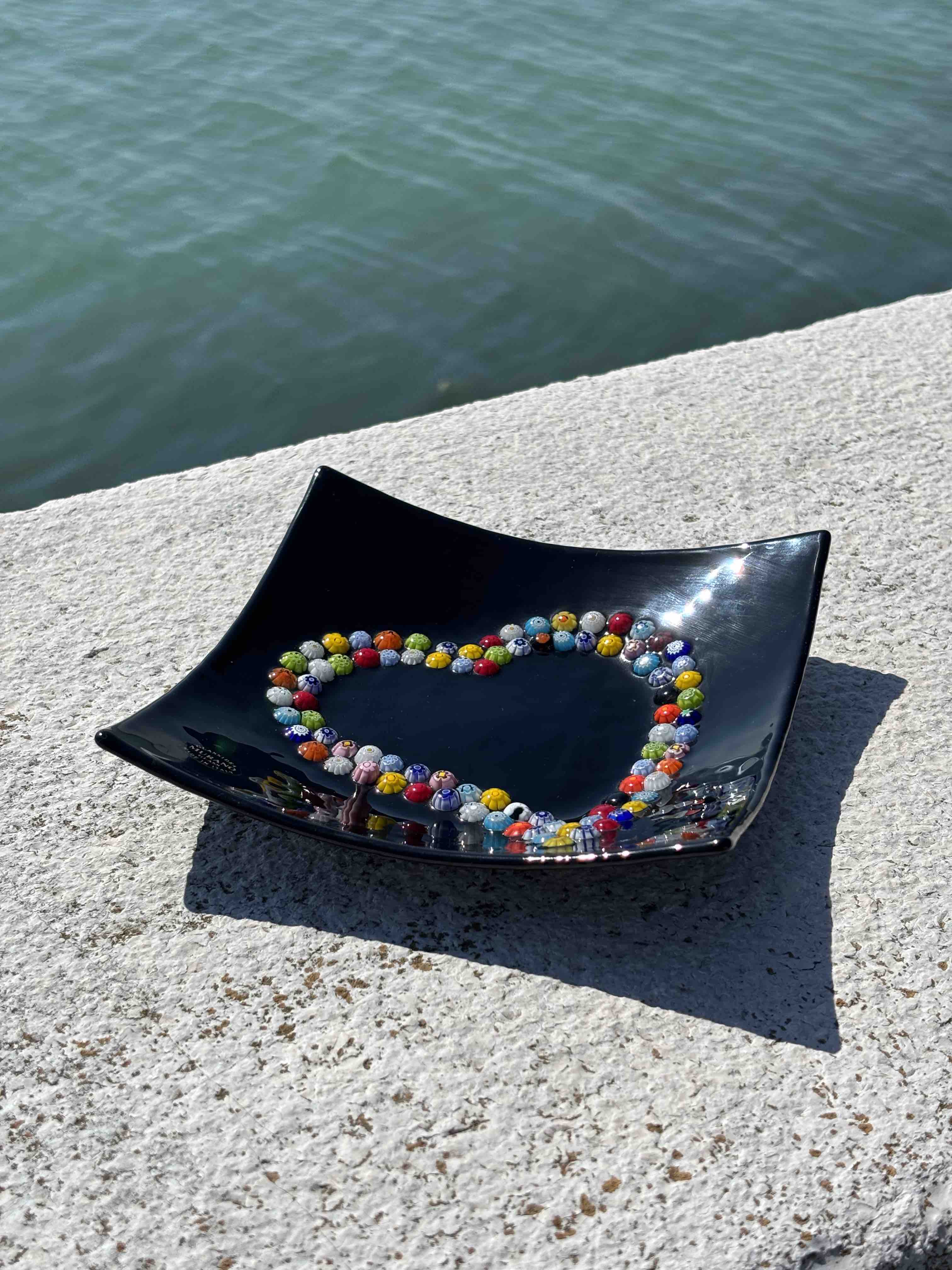 Piatto quadrato in autentico vetro di Murano nero con decorazione di Murrine