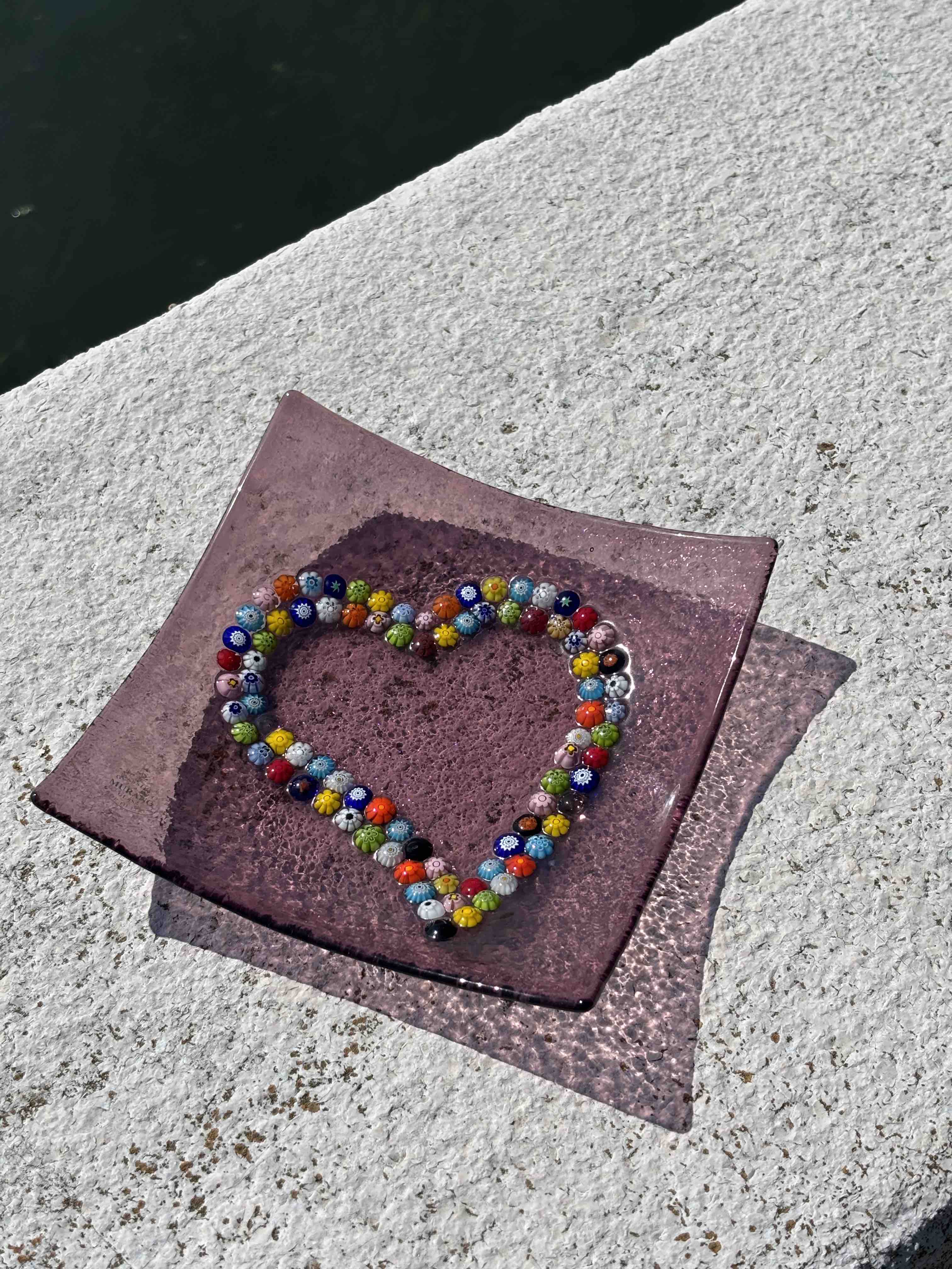 Piatto quadrato in autentico vetro di Murano rosa con decorazione di Murrine