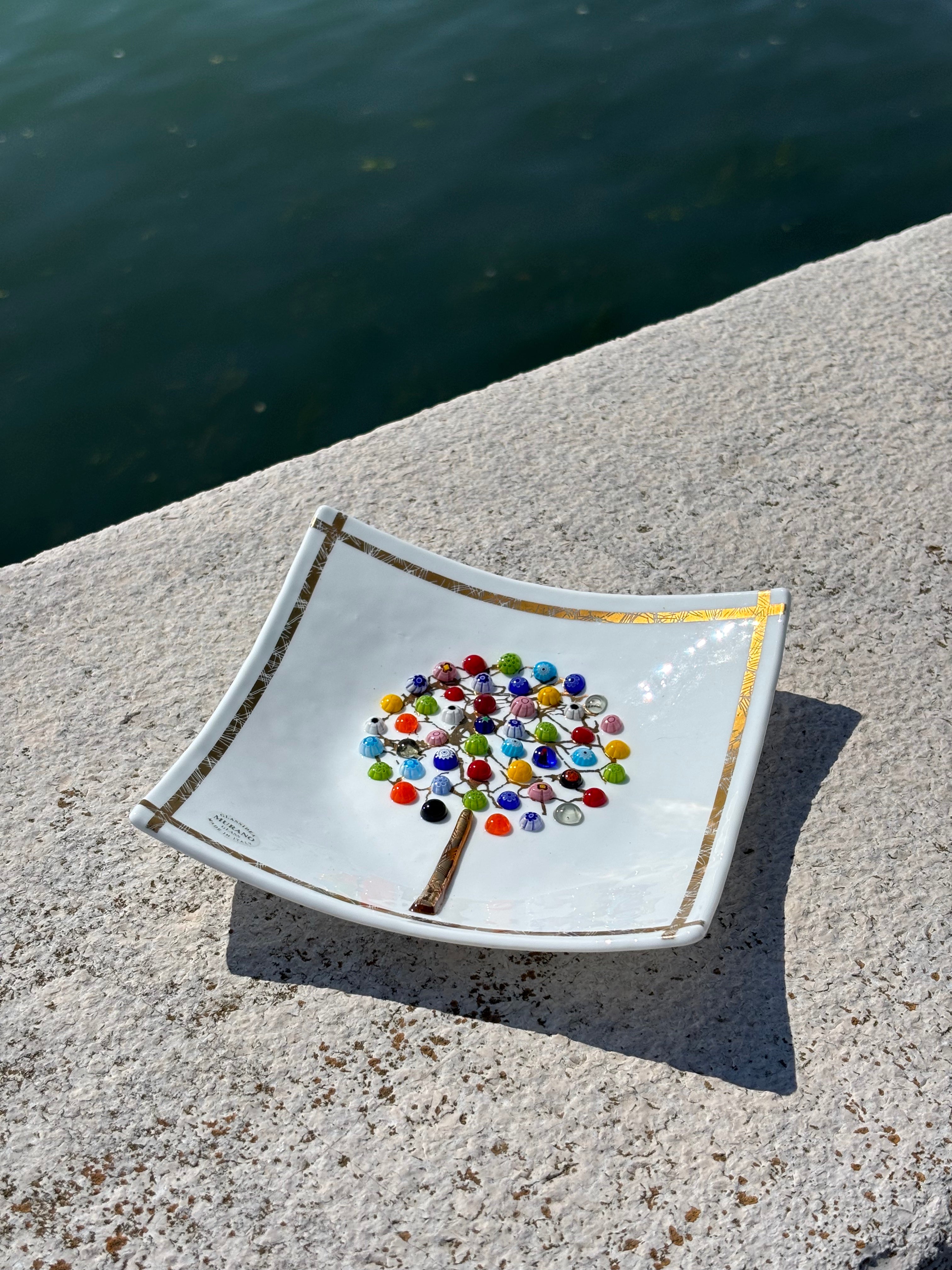 Piatto quadrato in autentico vetro di Murano bianco con decorazione di Murrine