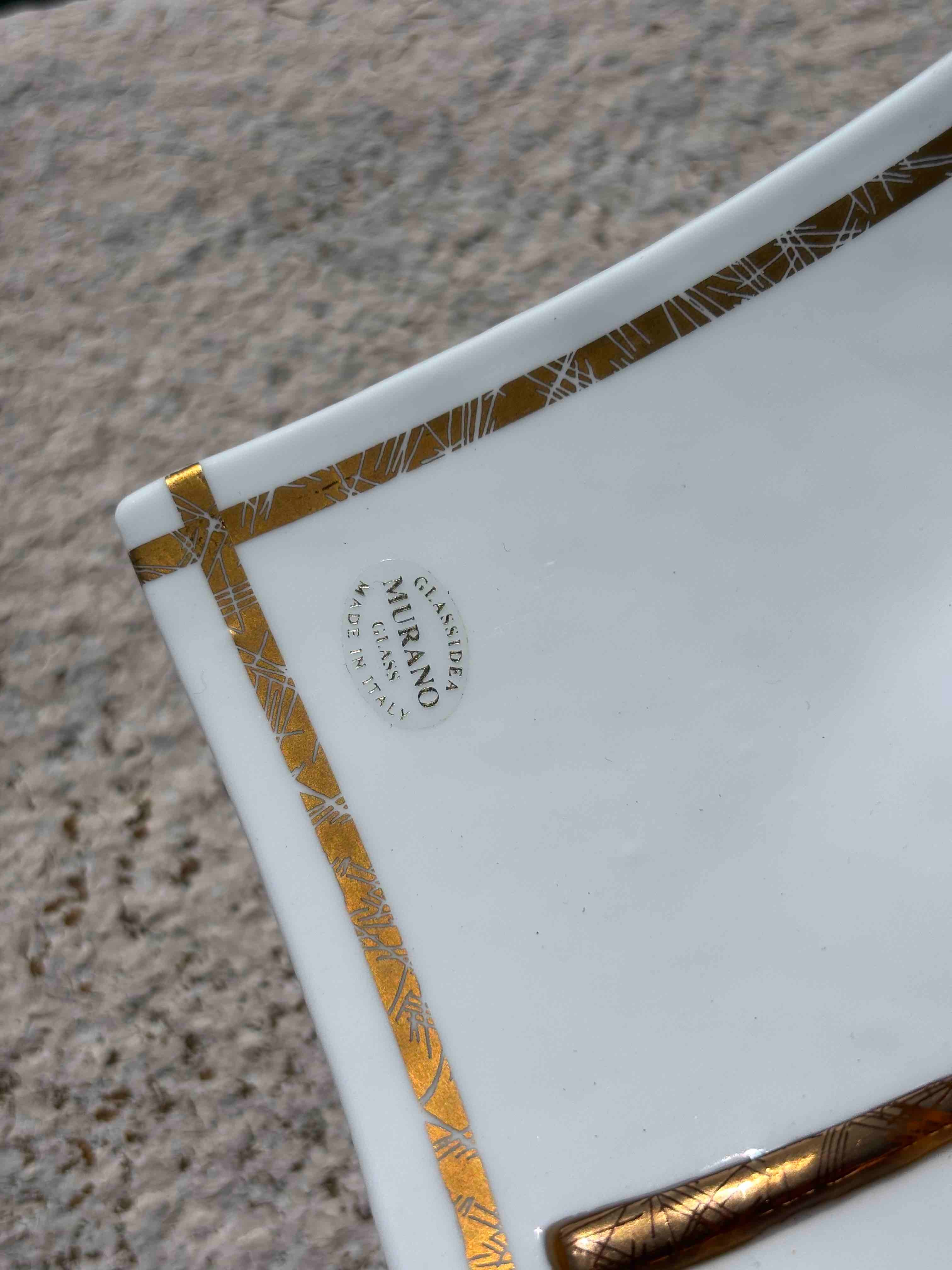 Piatto quadrato in autentico vetro di Murano bianco con decorazione di Murrine