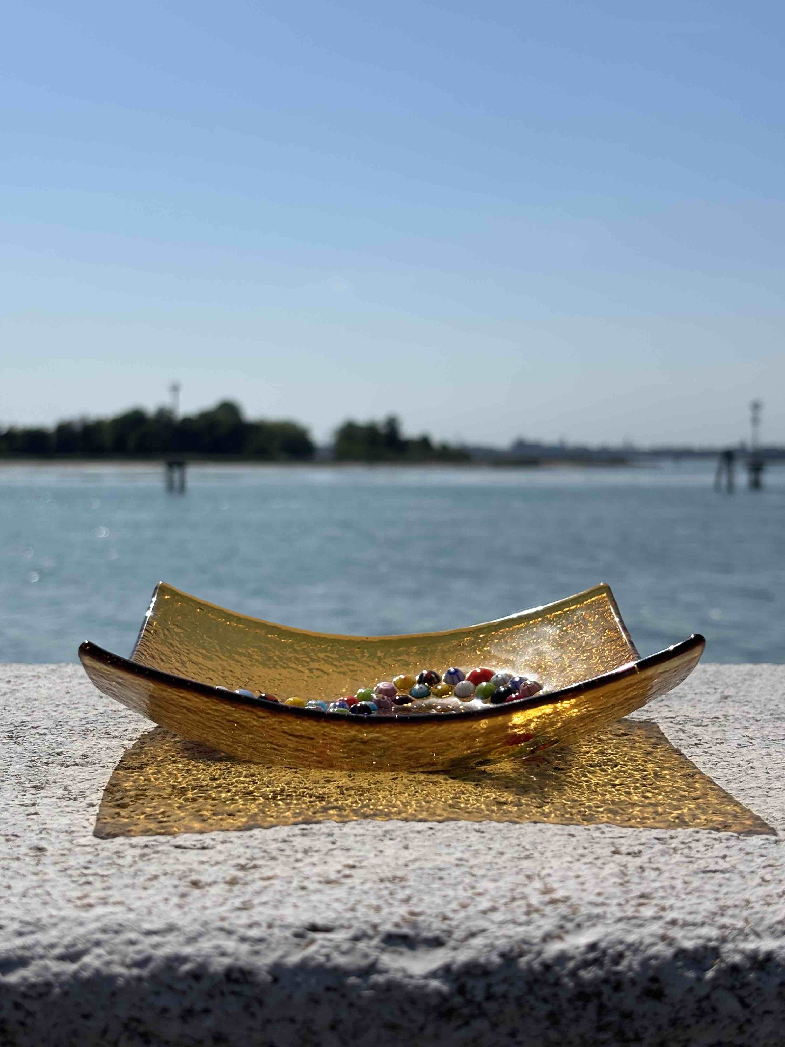 Piatto quadrato in autentico vetro di Murano arancione con decorazione di Murrine
