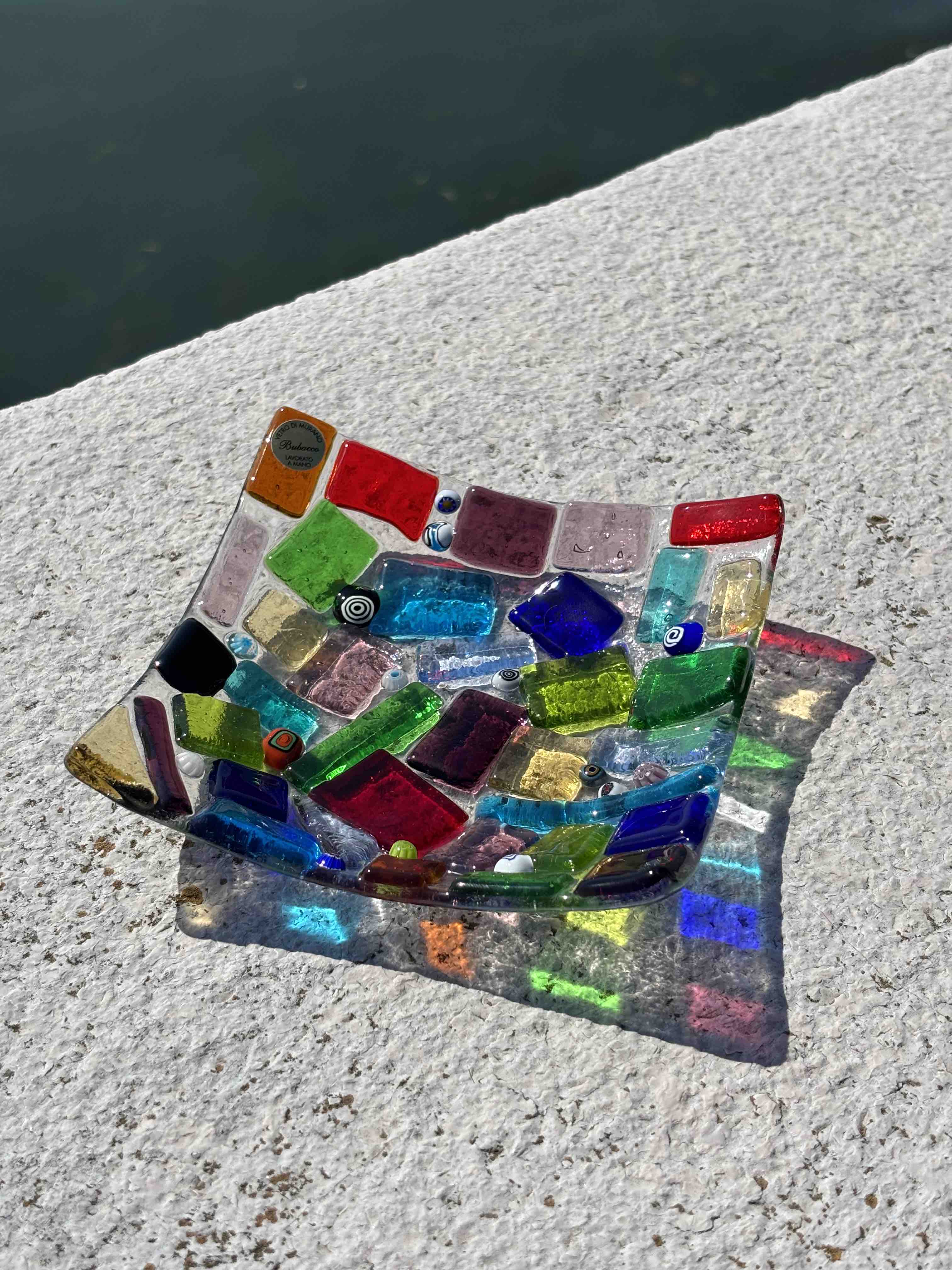 Piatto quadrato in vetro di Murano con mosaico multicolore