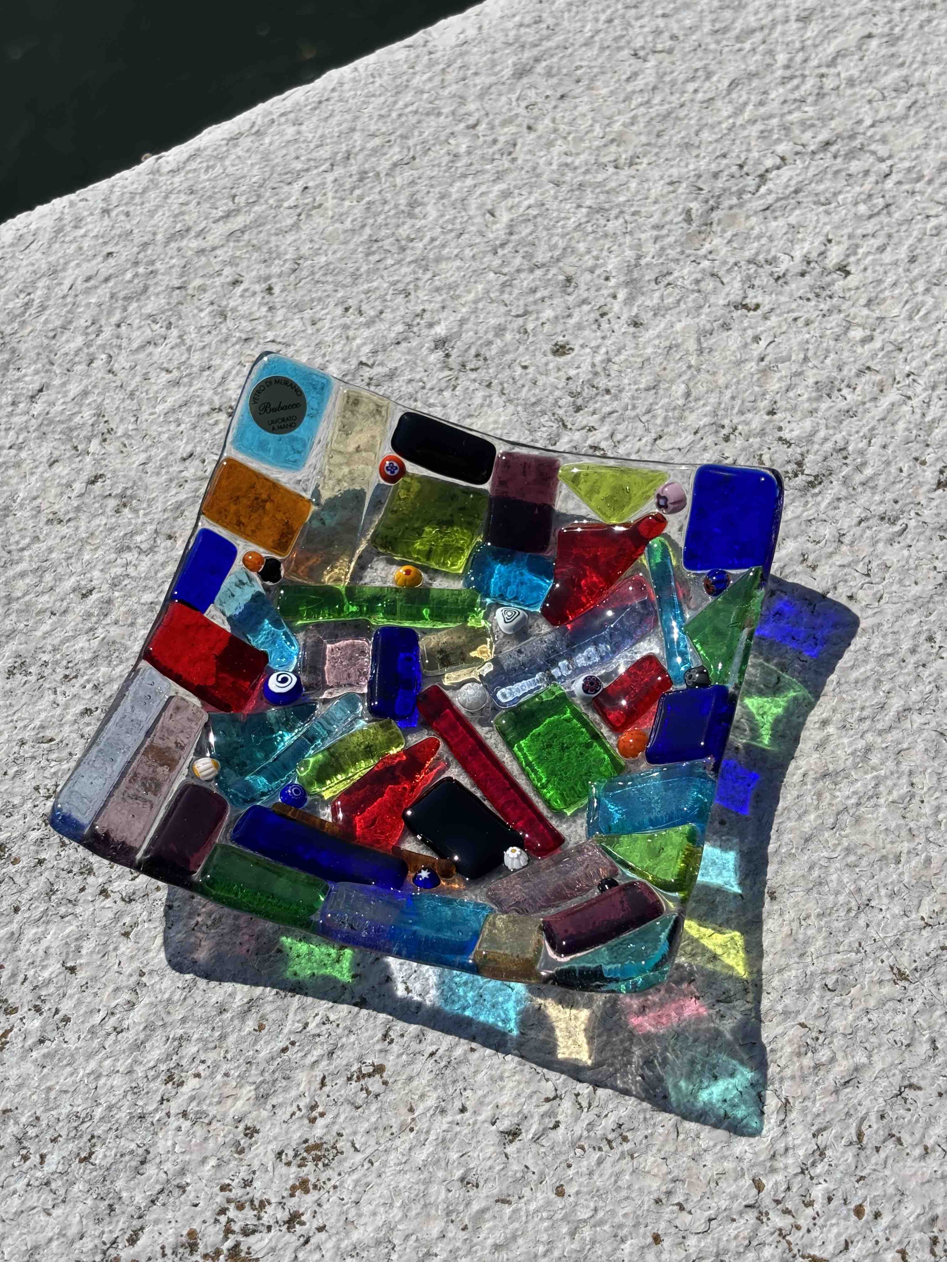 Piatto quadrato in vetro di Murano con mosaico multicolore