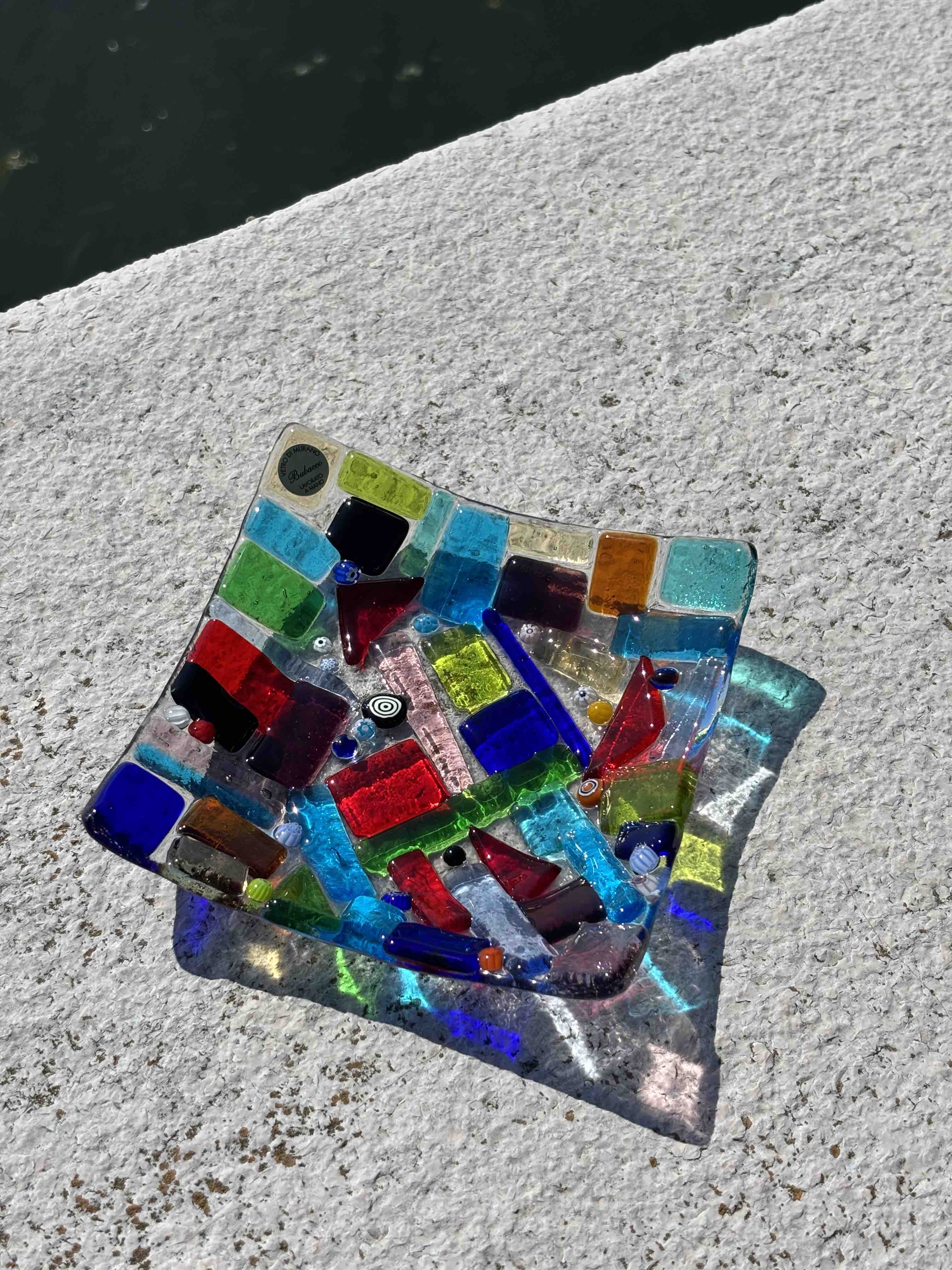 Piatto quadrato in vetro di Murano con mosaico multicolore