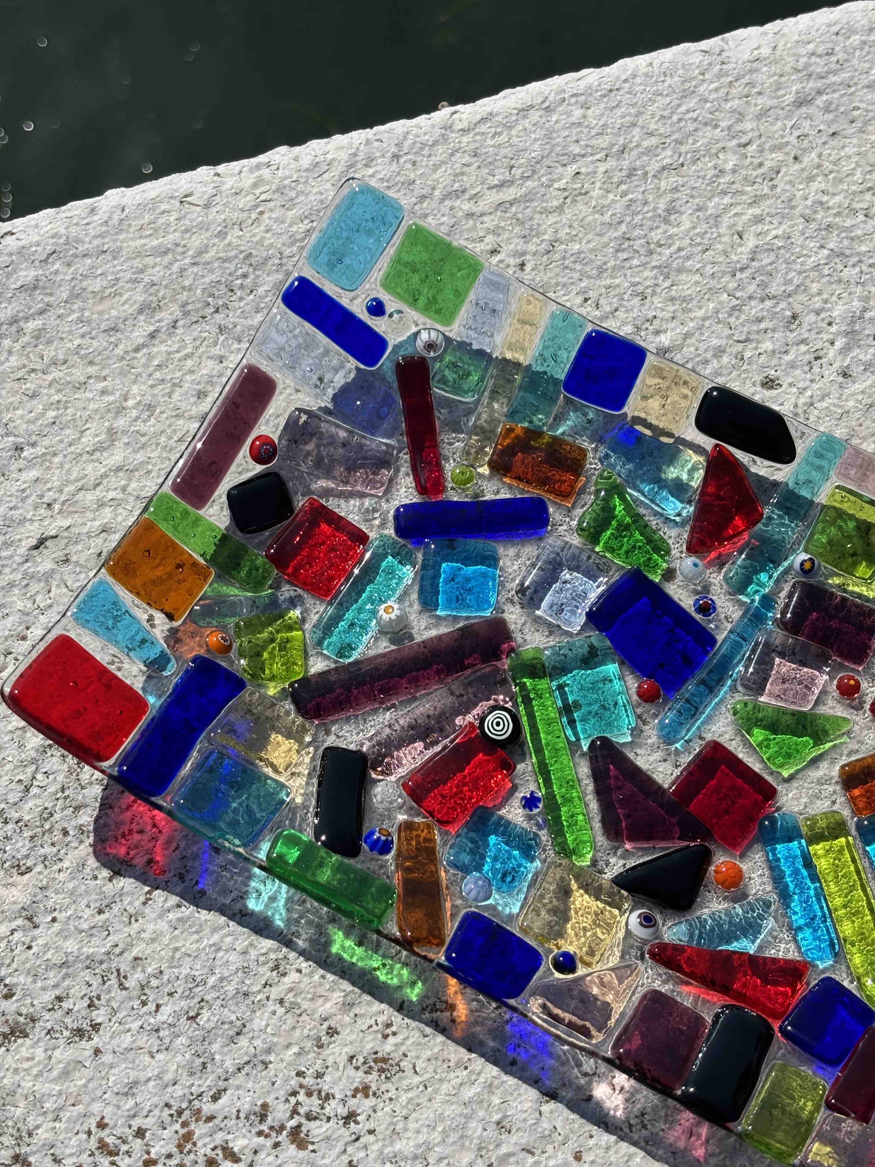 Piatto quadrato in vetro di Murano con mosaico multicolore