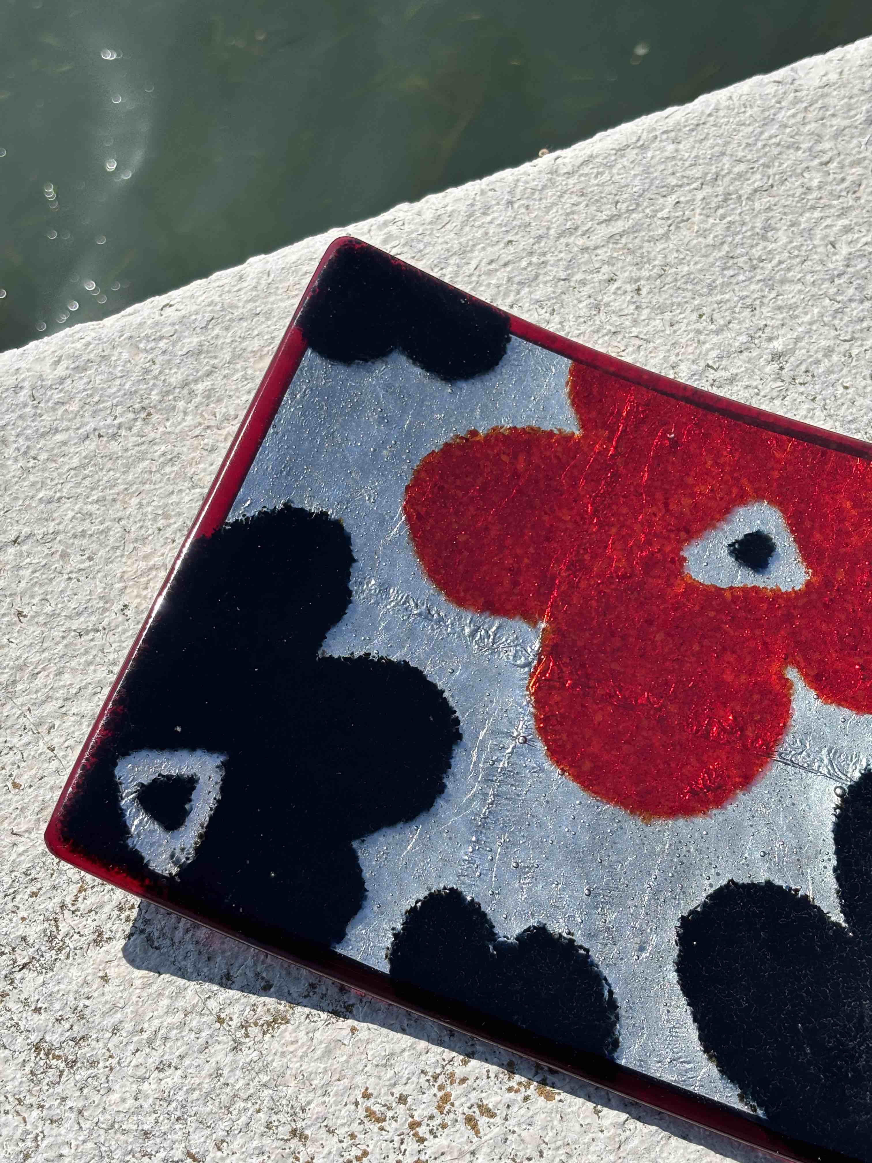 Piatto rettangolare in autentico vetro di Murano con fiori e foglia d'argento