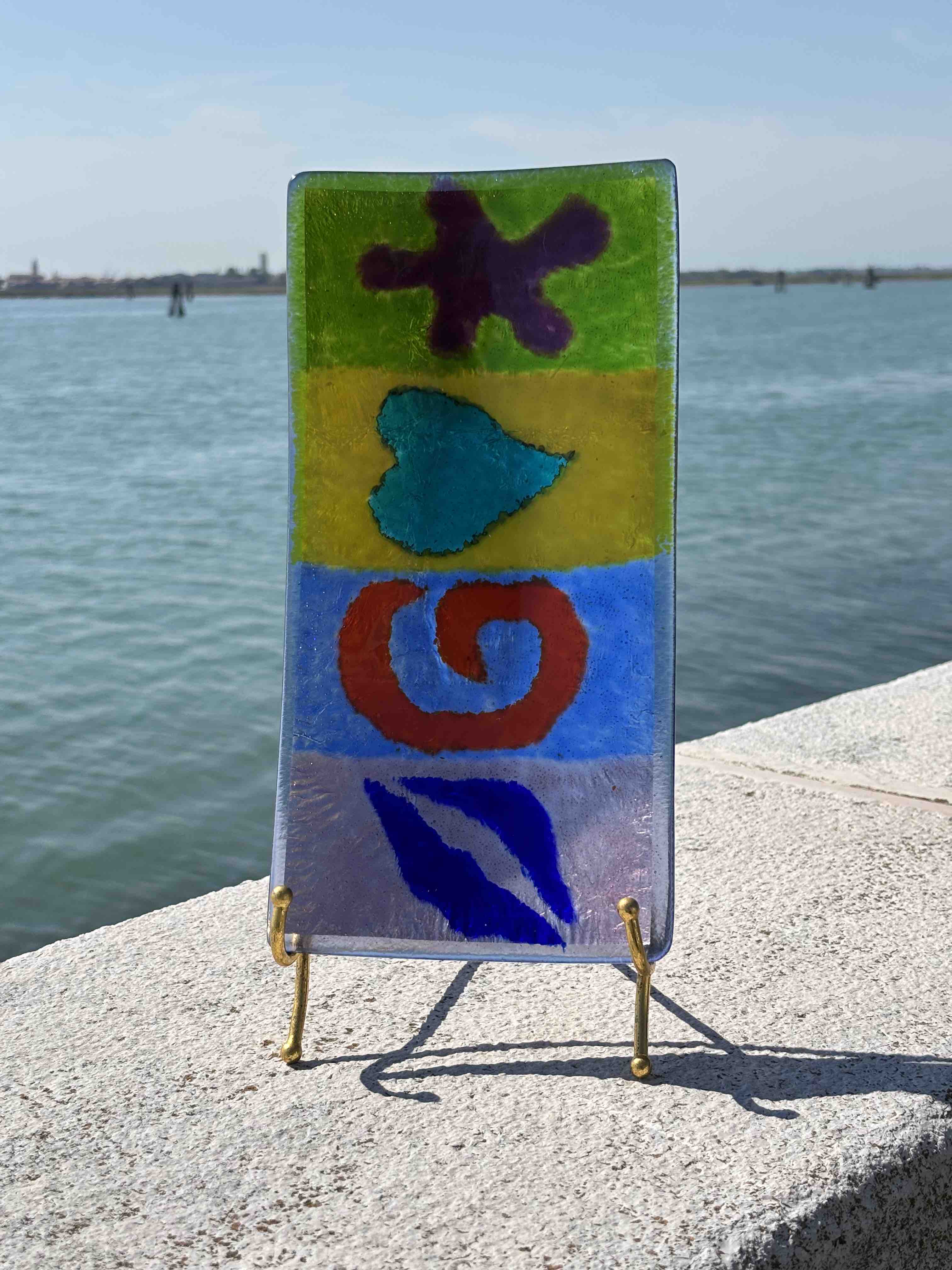 Piatto rettangolare in autentico vetro di Murano multicolore con simboli