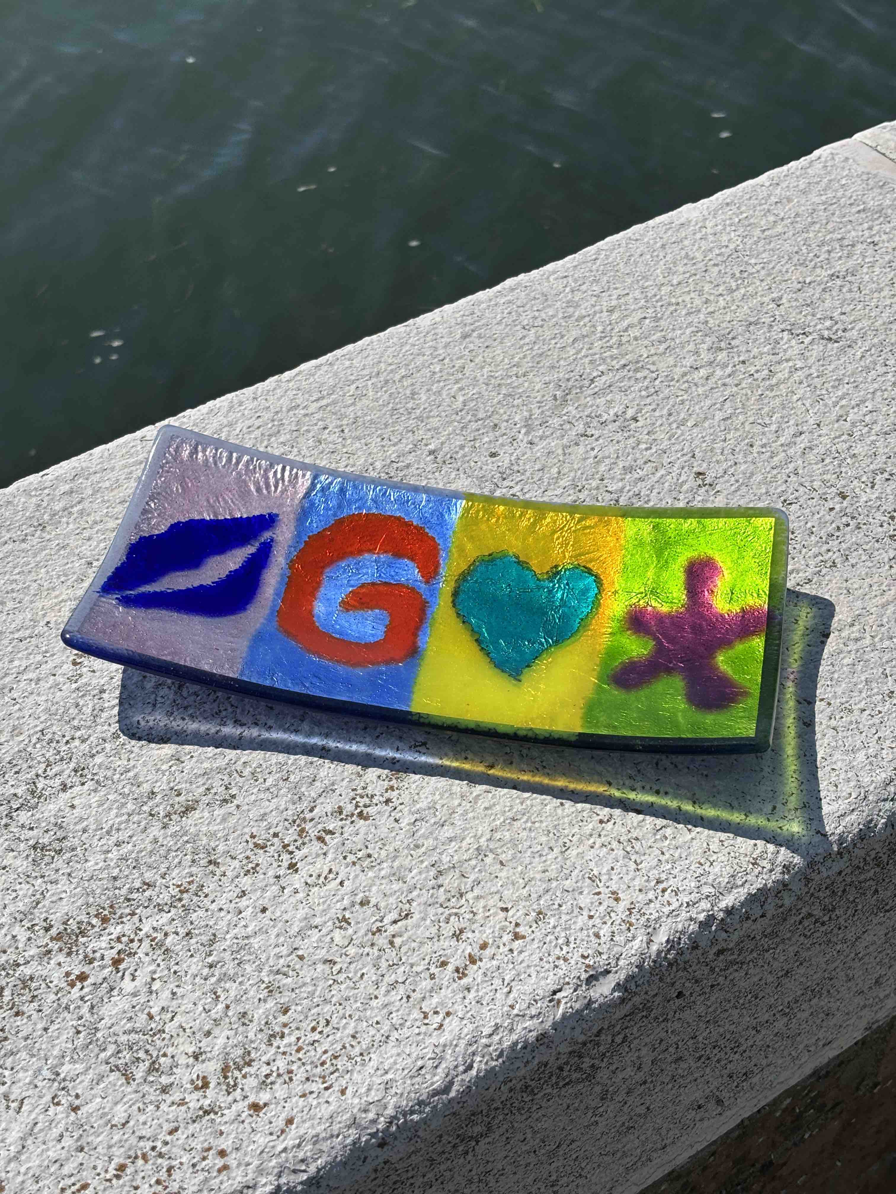 Piatto rettangolare in autentico vetro di Murano multicolore con simboli
