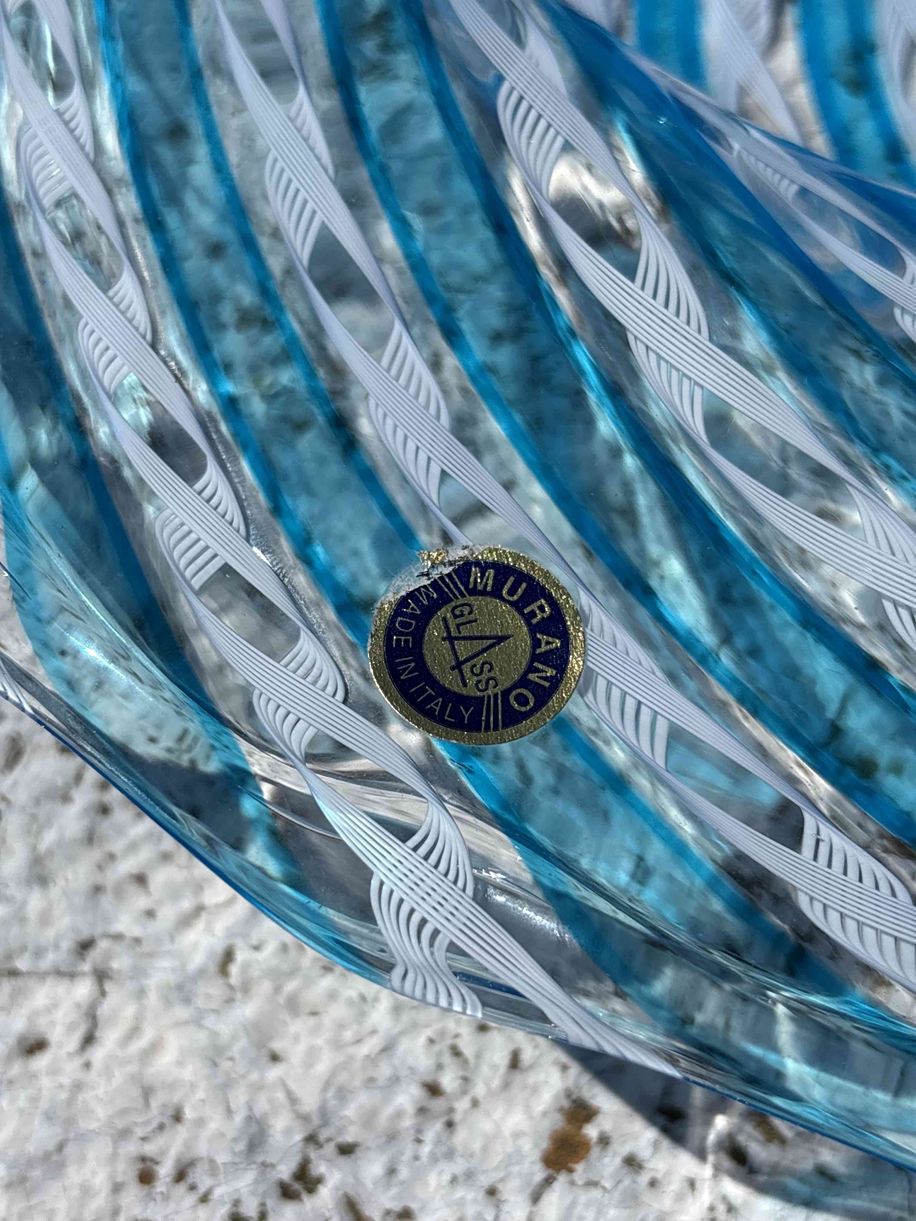 Piatto in autentico vetro di Murano, azzurro e zanfirico bianco