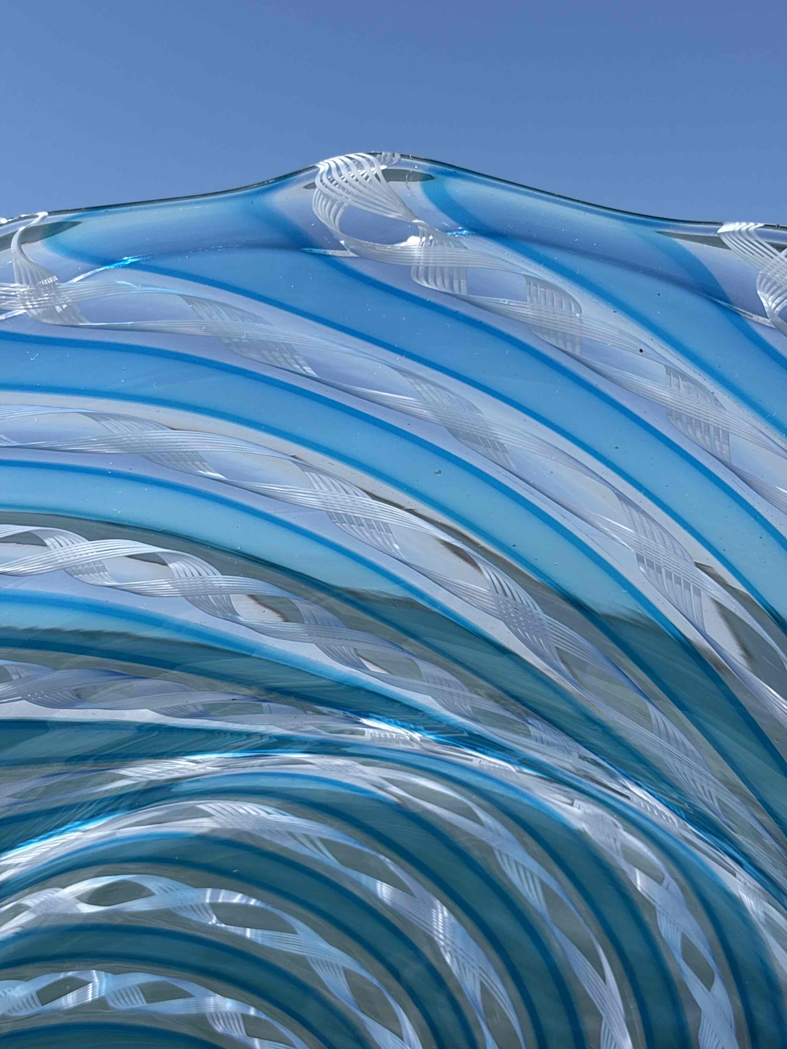 Piatto in autentico vetro di Murano, azzurro e zanfirico bianco