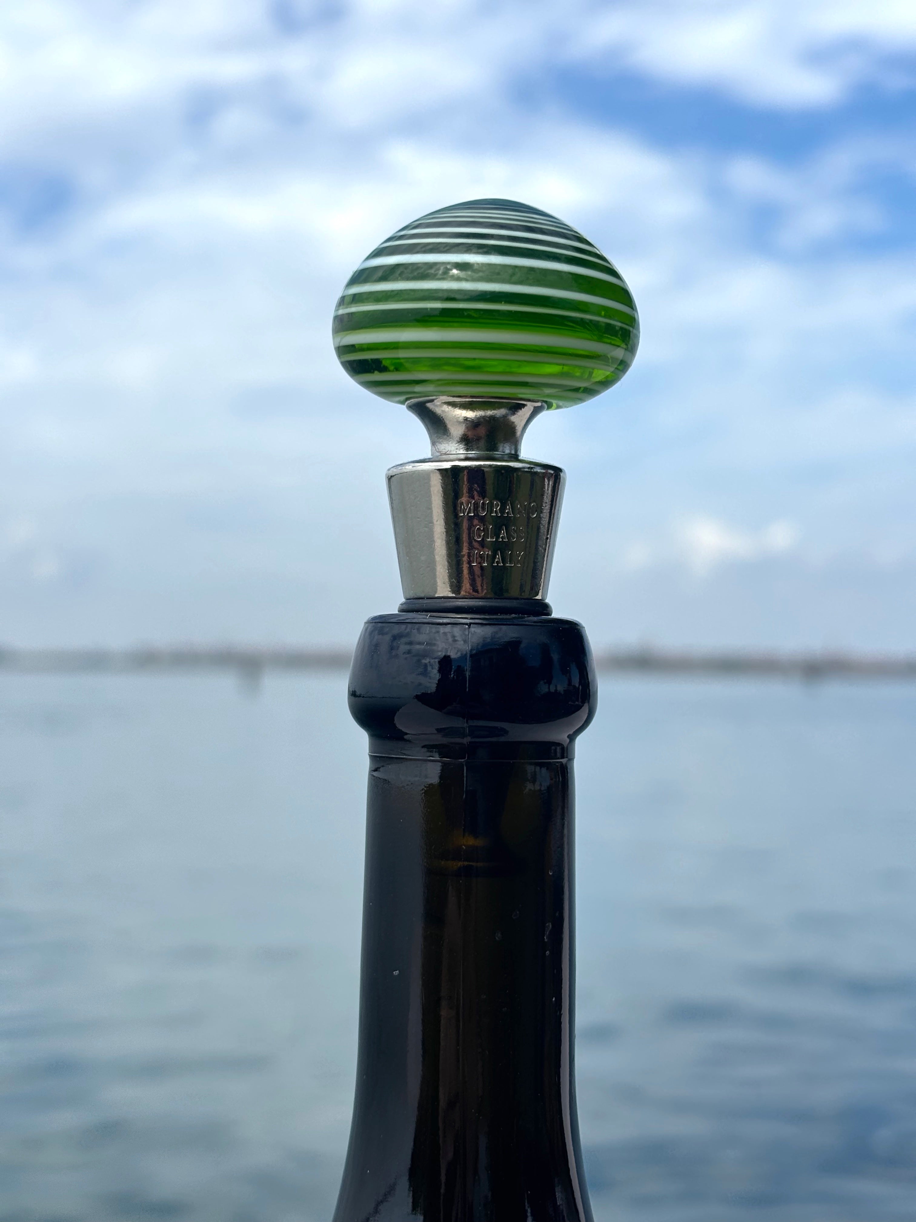 Tappo decorativo per bottiglia in vetro di Murano - verde e bianco