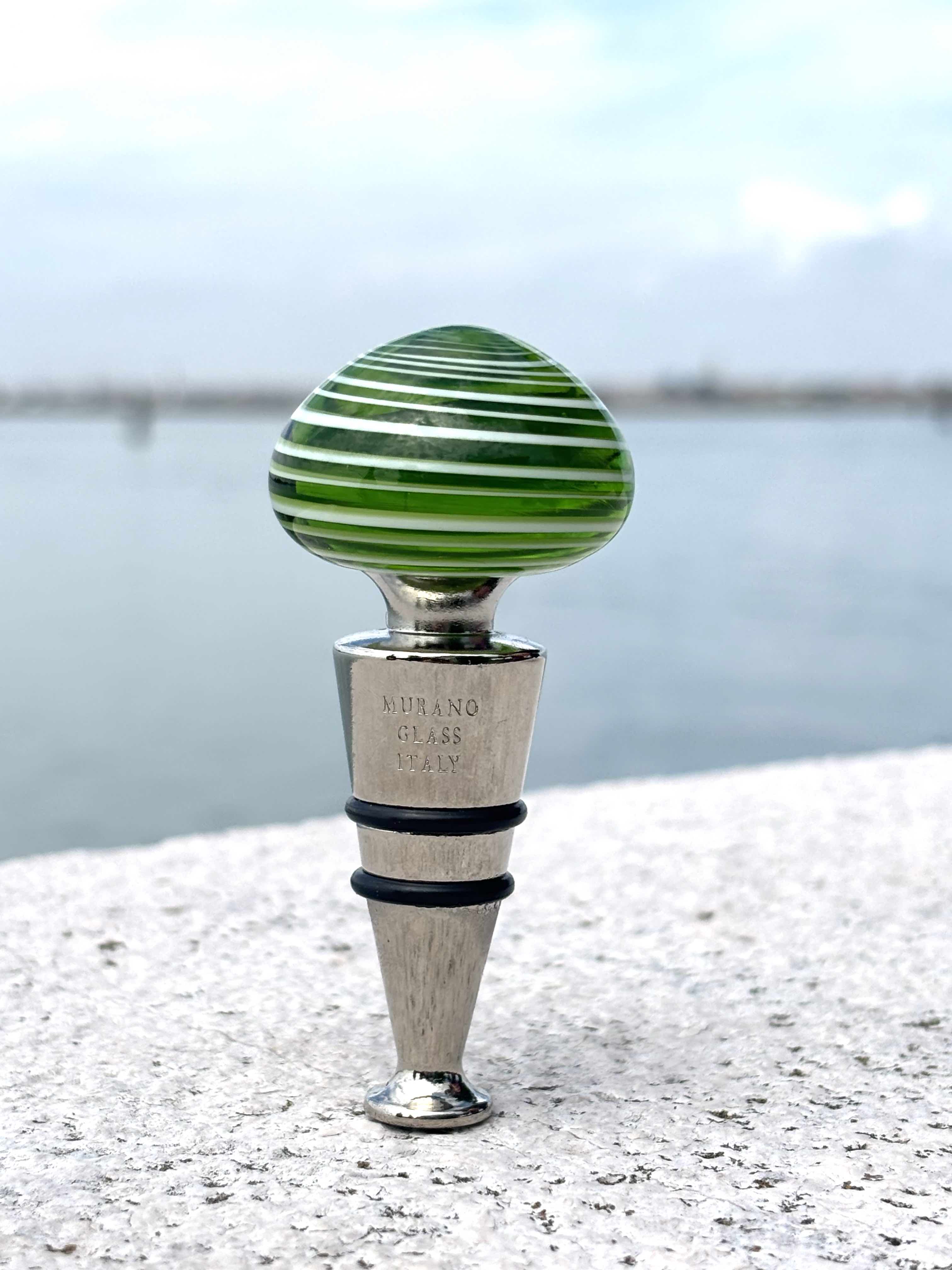 Tappo decorativo per bottiglia in vetro di Murano - verde e bianco
