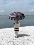 Tappo decorativo per bottiglia in vetro di Murano - viola e bianco
