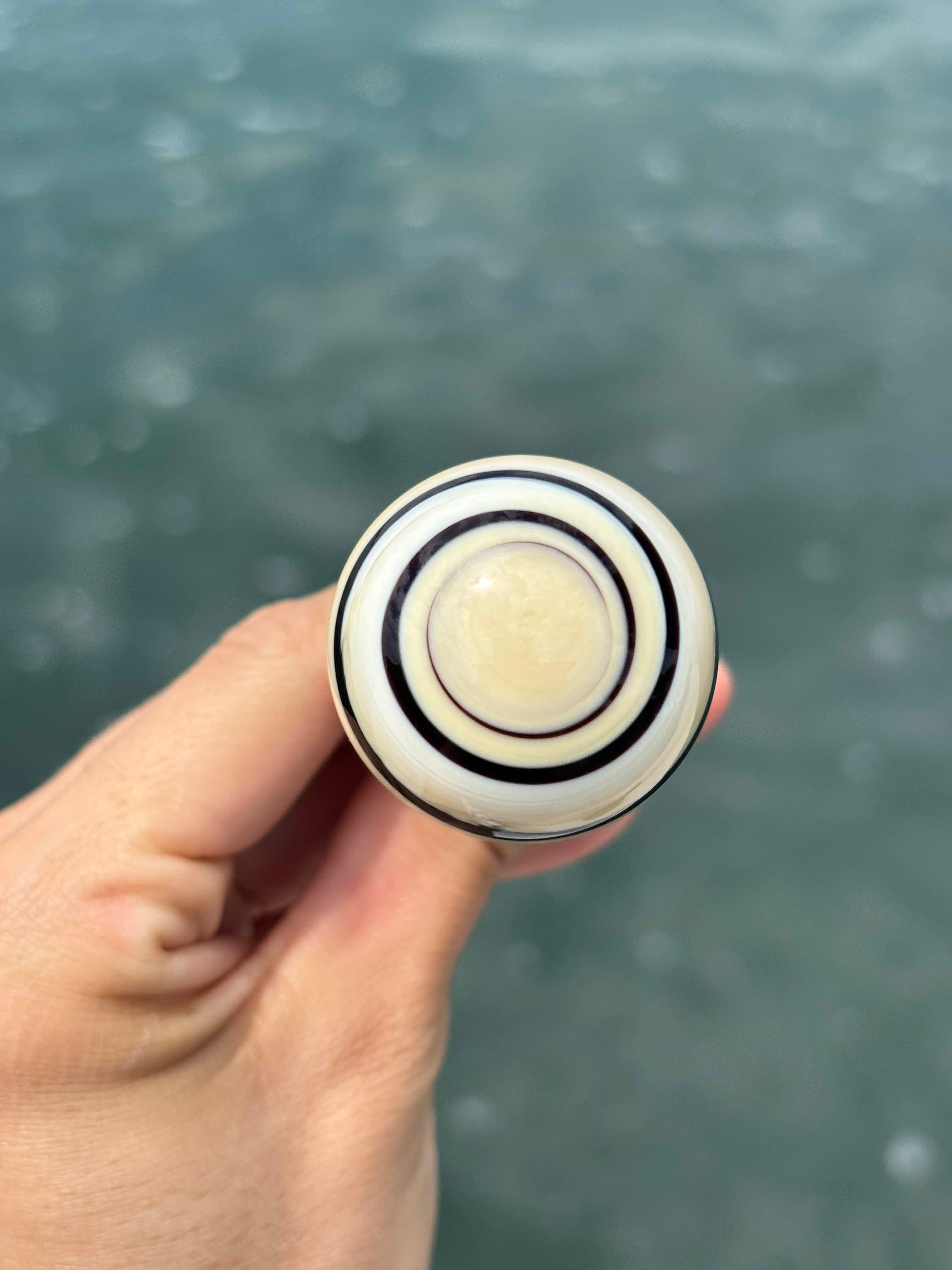 Tappo decorativo per bottiglia in vetro di Murano  - bianco e nero