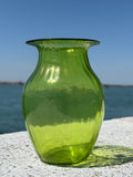 Vaso in autentico vetro di Murano verde con foglia d'oro