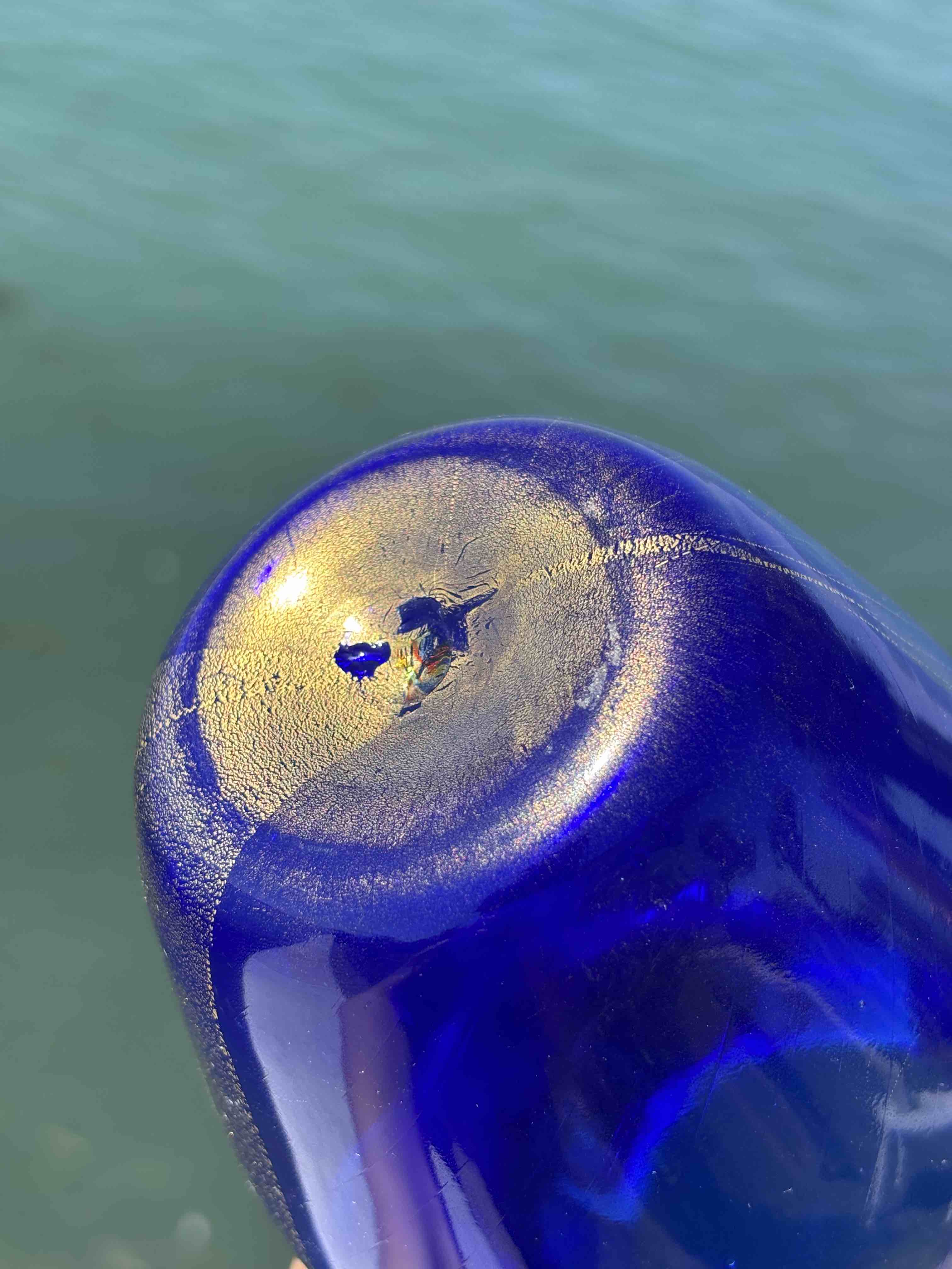 Vaso in autentico vetro di Murano blu con foglia d'oro