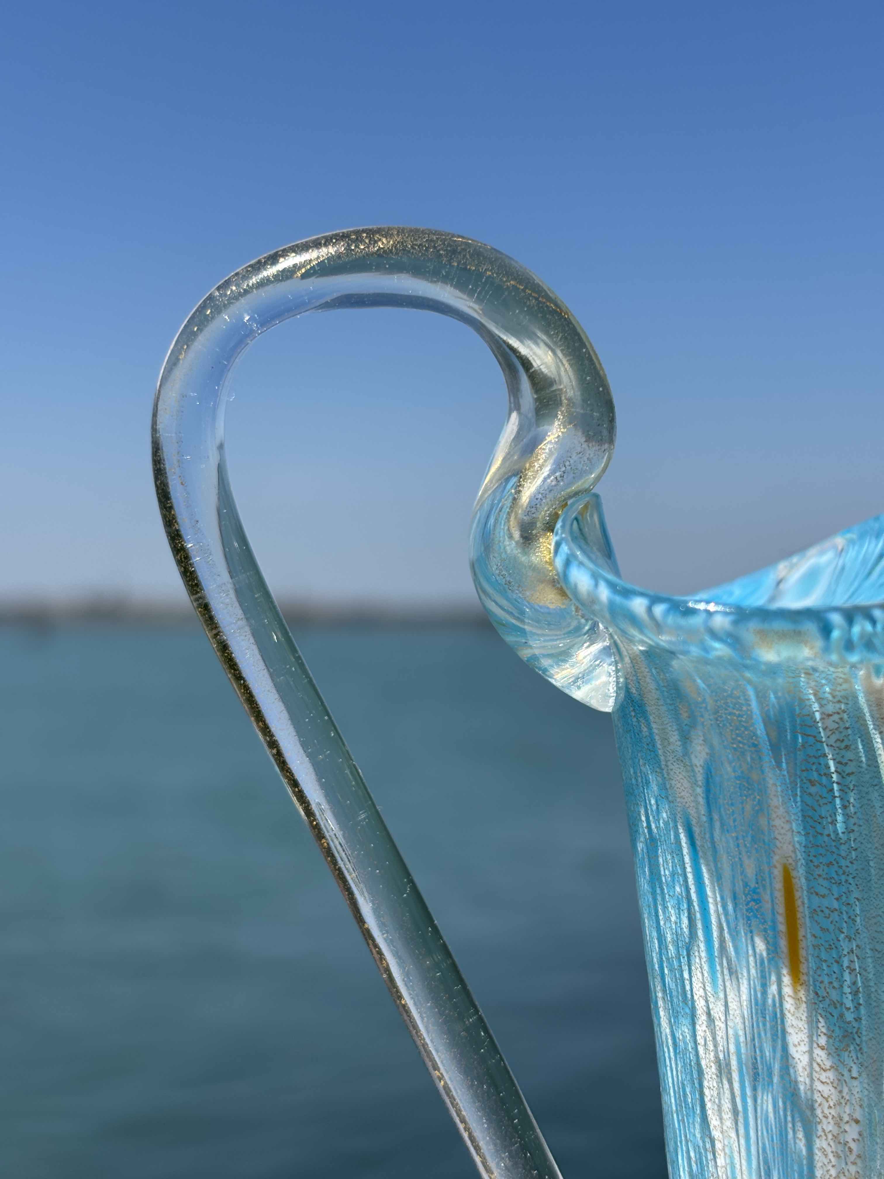 Brocca in autentico vetro di Murano turchese decorata