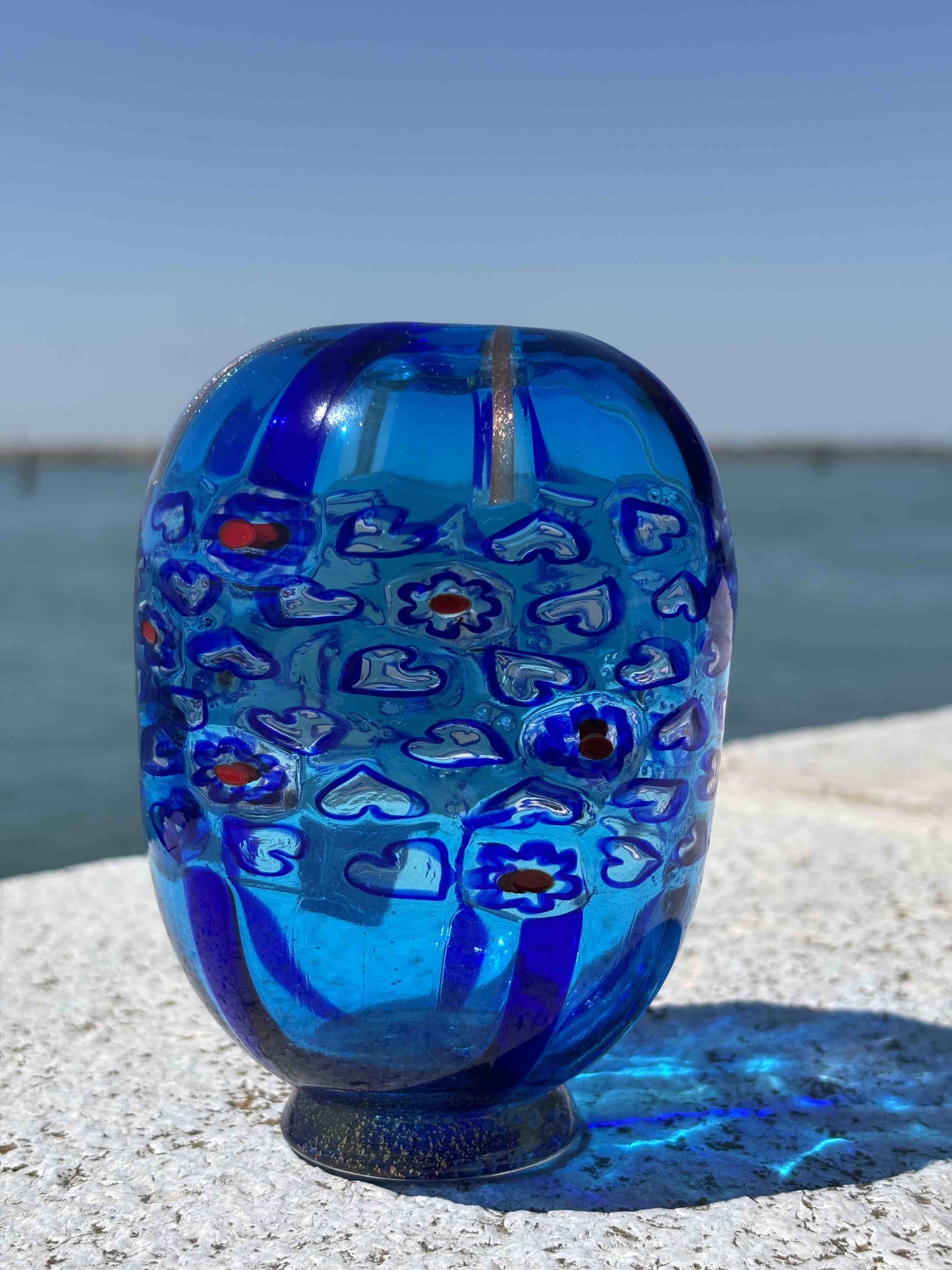 Vaso in autentico vetro di Murano blu decorato