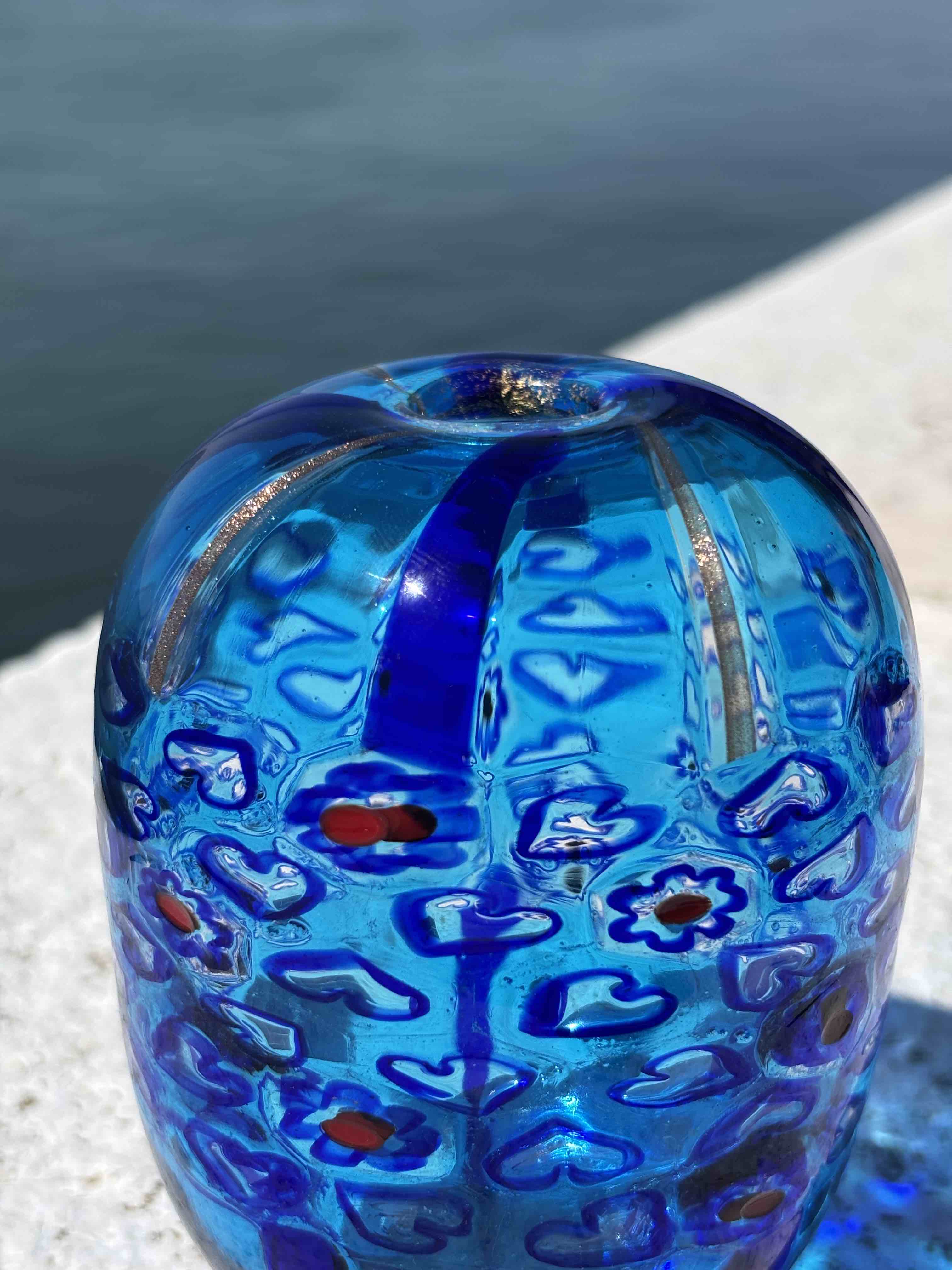 Vaso in autentico vetro di Murano blu decorato