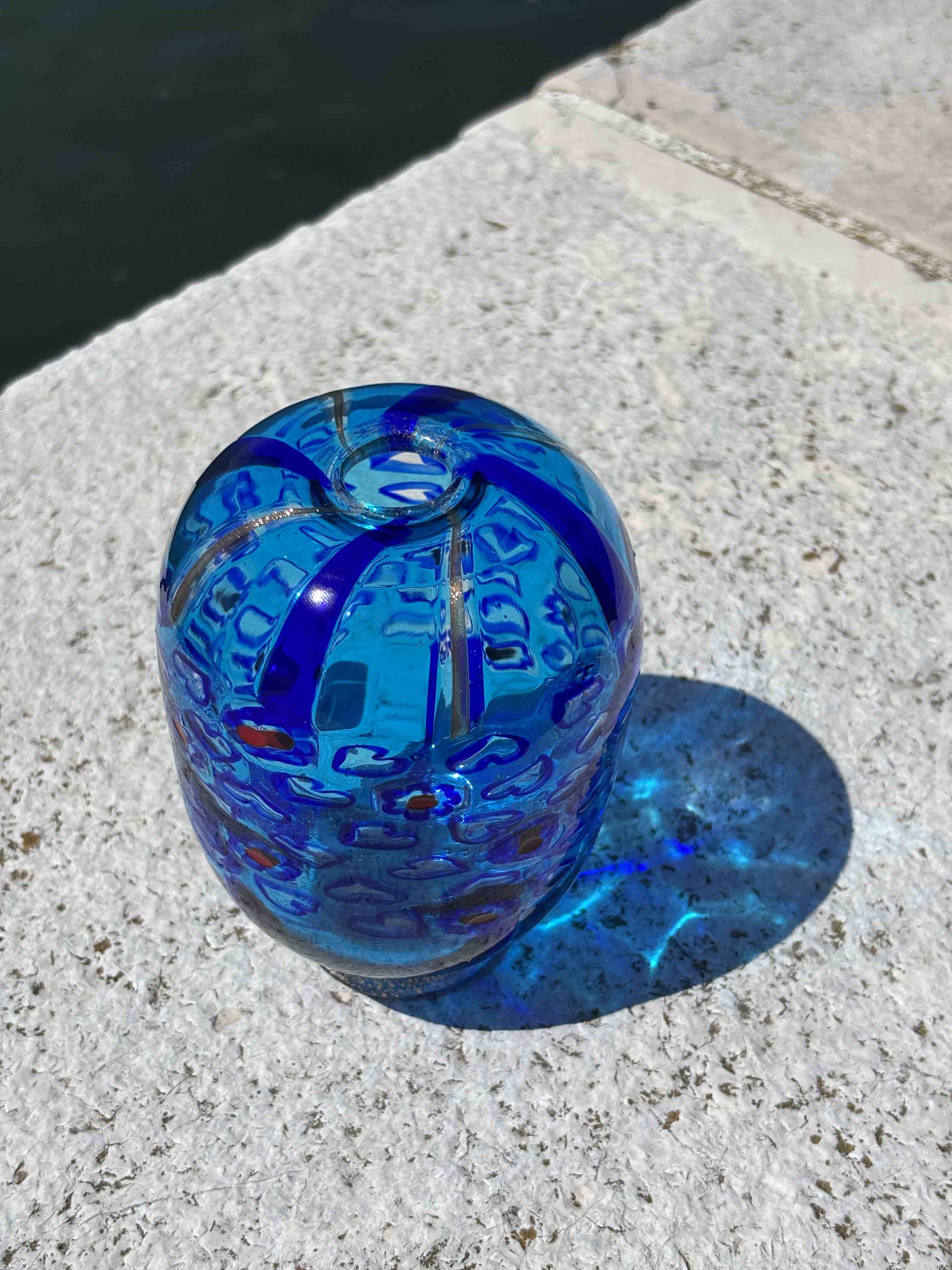 Vaso in autentico vetro di Murano blu decorato