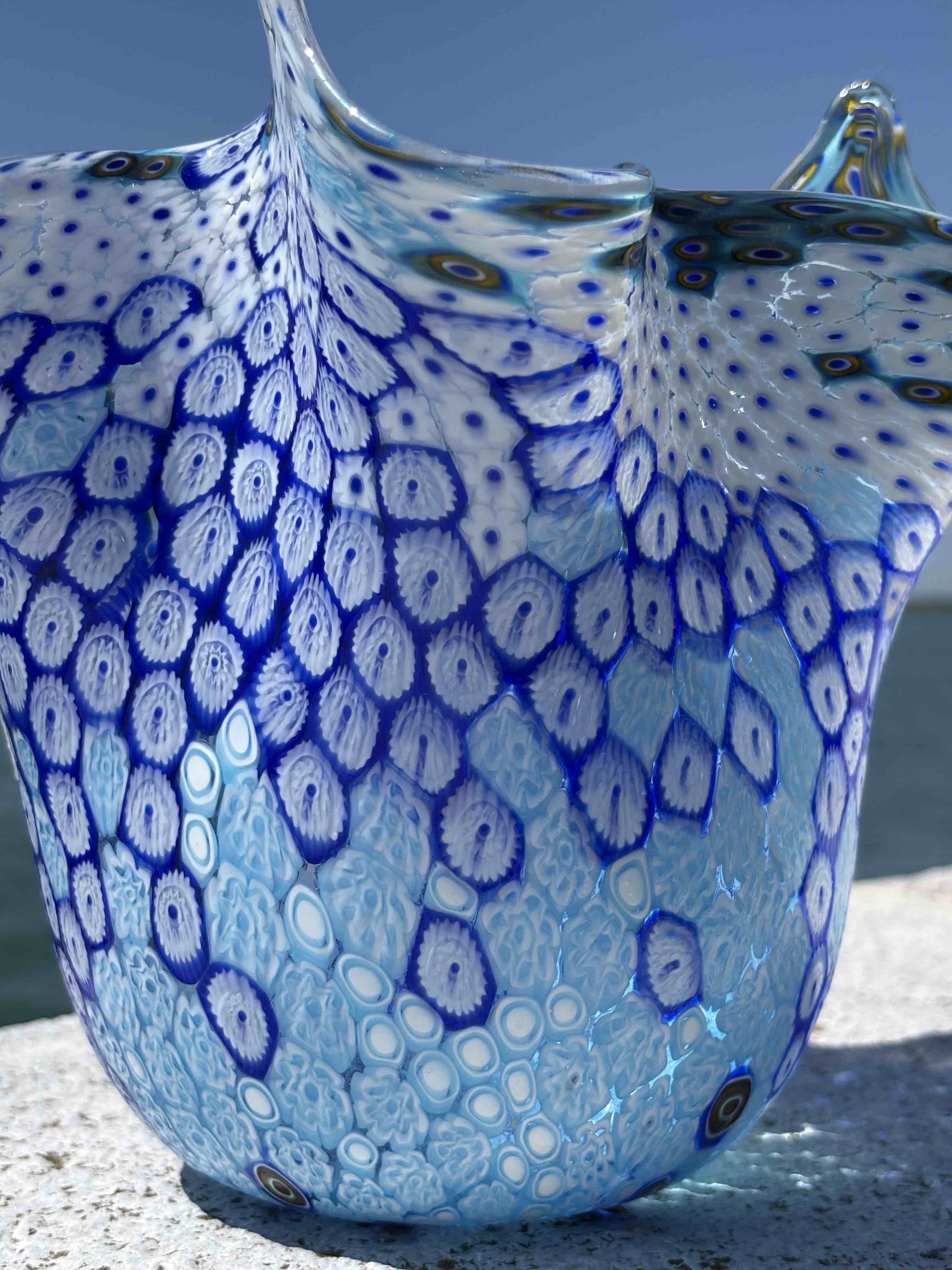 Vaso in autentico vetro di Murano blu e bianco con Murrine