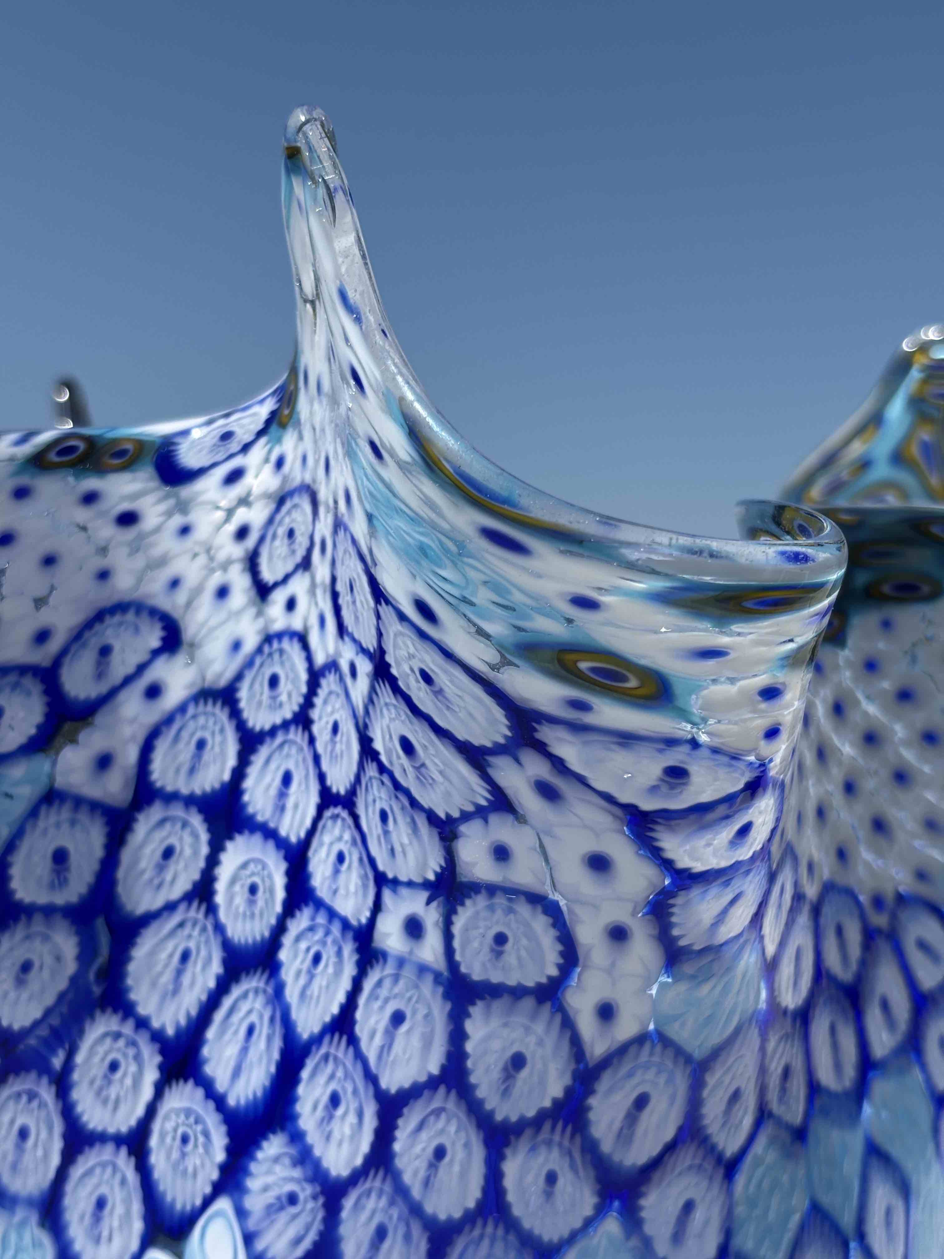 Vaso in autentico vetro di Murano blu e bianco con Murrine