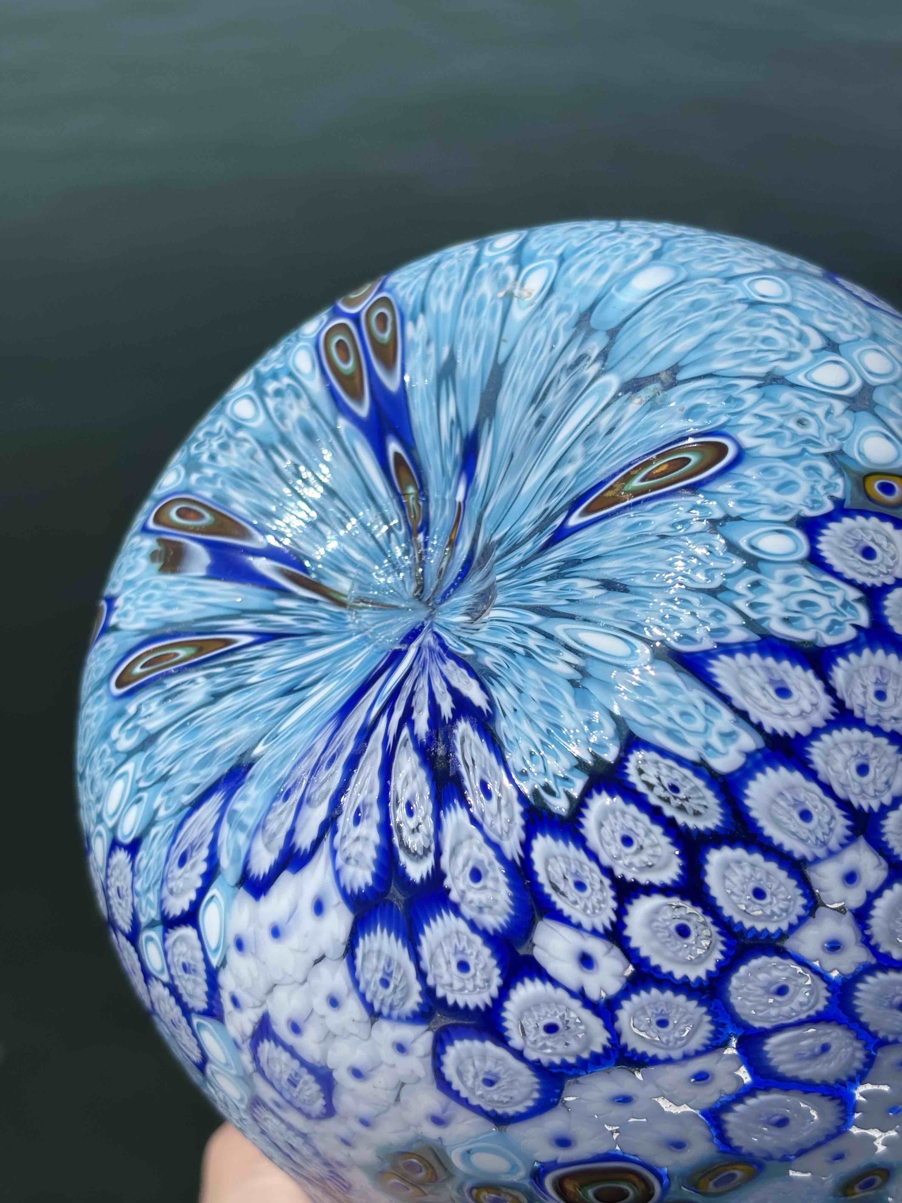 Vaso in autentico vetro di Murano blu e bianco con Murrine