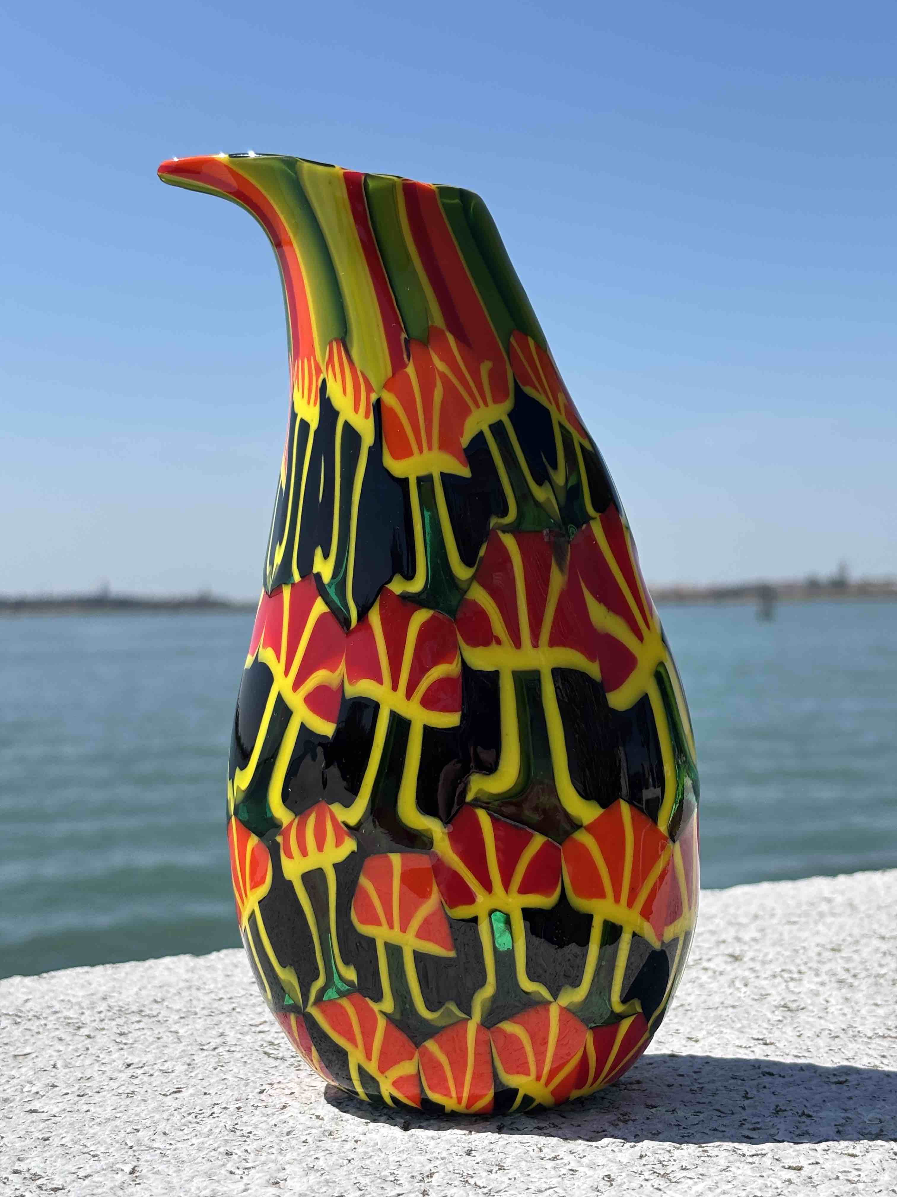 Vaso in autentico vetro di Murano nero rosso giallo