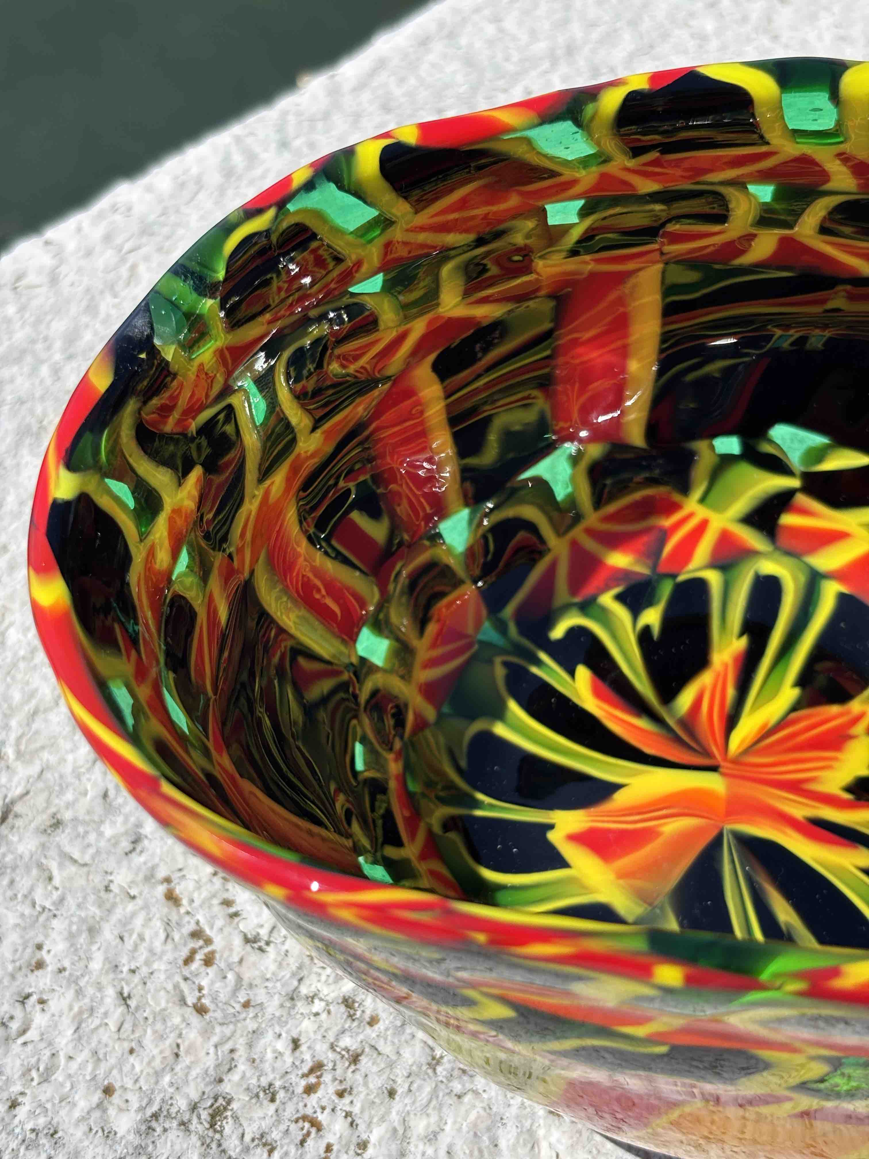 Ciotola in autentico vetro di Murano nero rosso giallo